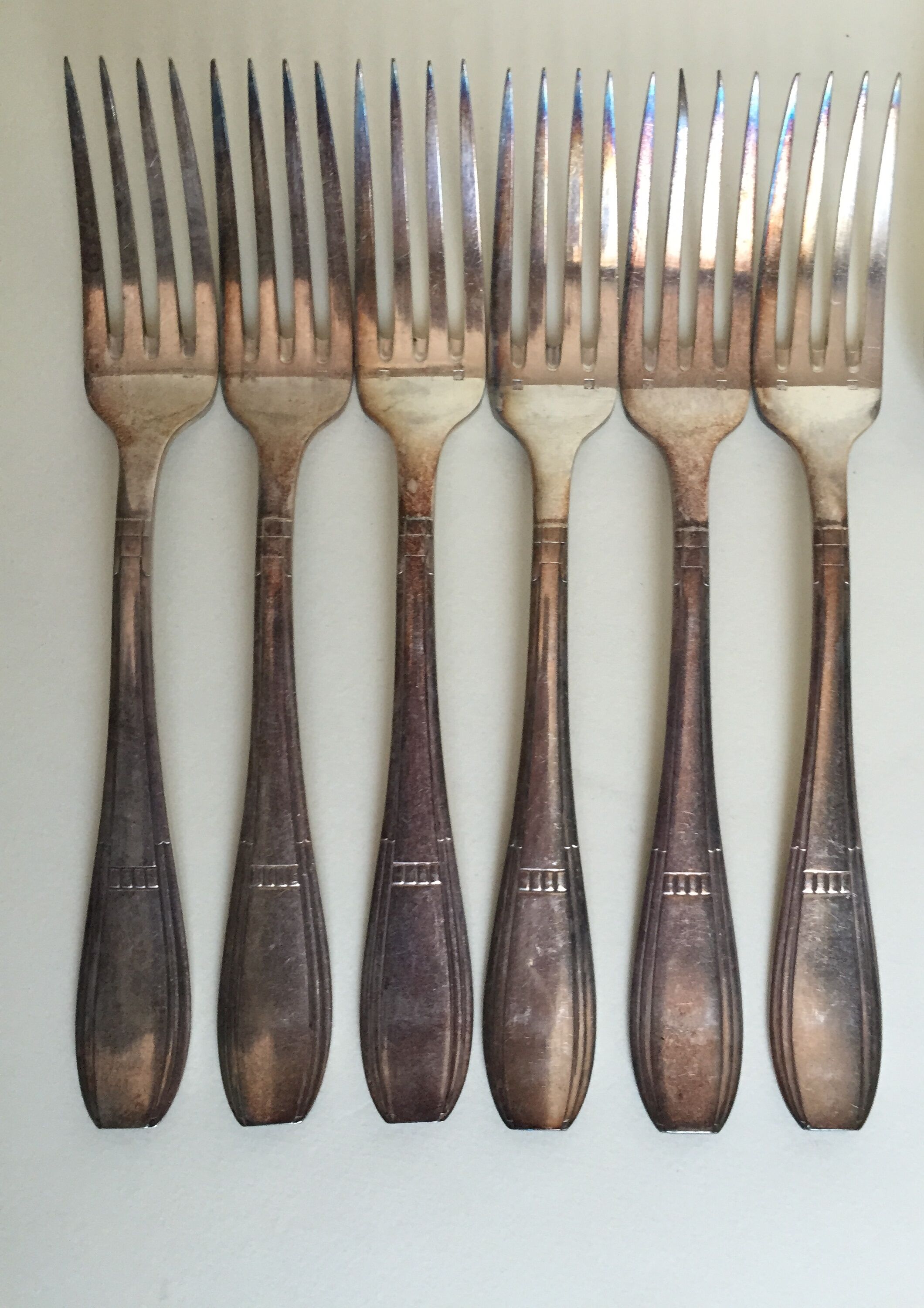 Set of 12 silver metal cutlery