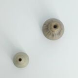 2 vases de scandinaves en grès pistache par Gunnar Borg