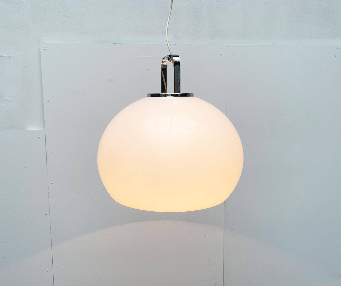 Zurich suspension lamp from the Italian space age of the mid-century by Luigi Massoni for Guzzini.