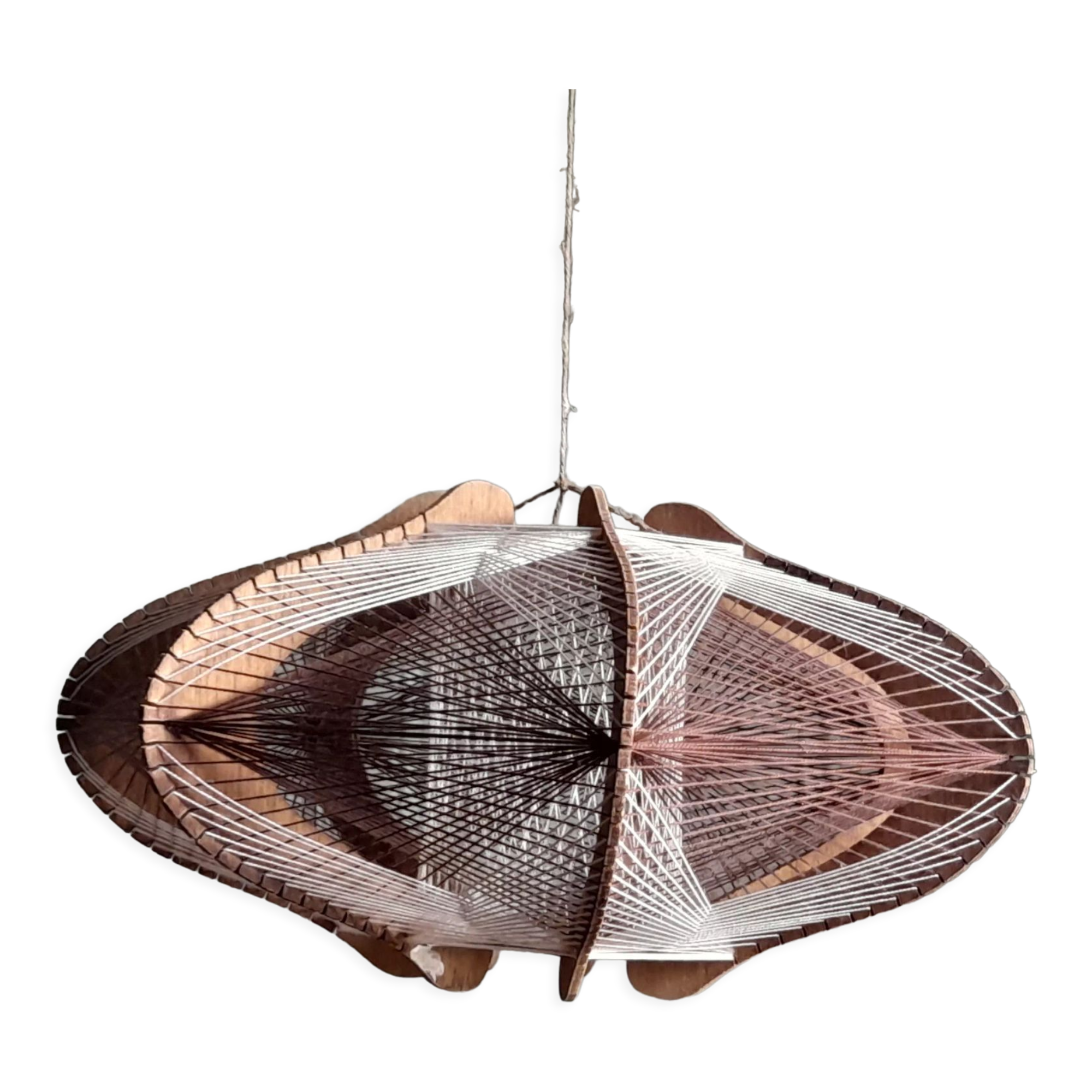 Scandinavian pendant lamp in wood and wire