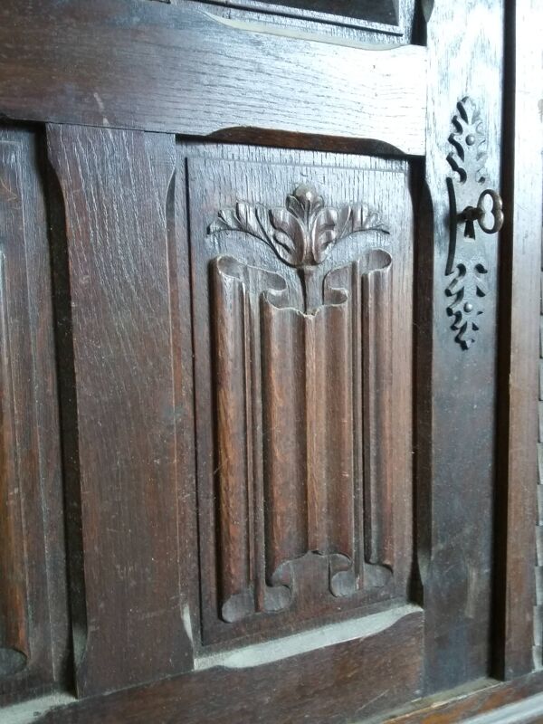 Buffet basque artisanal en chêne, début XXème