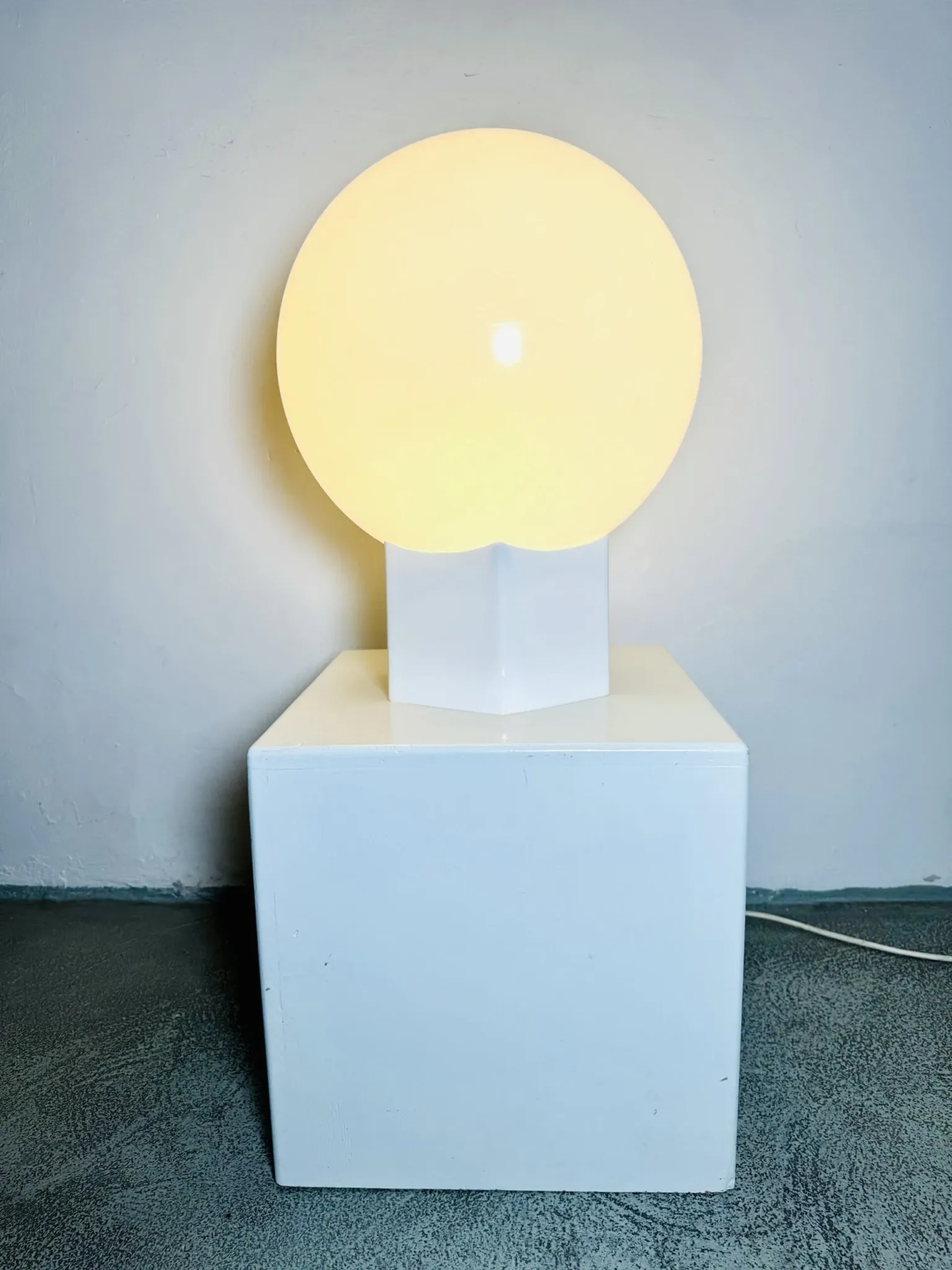 D-2152 Sphere Table Lamp By Raak Amsterdam, The Netherlands 1980S