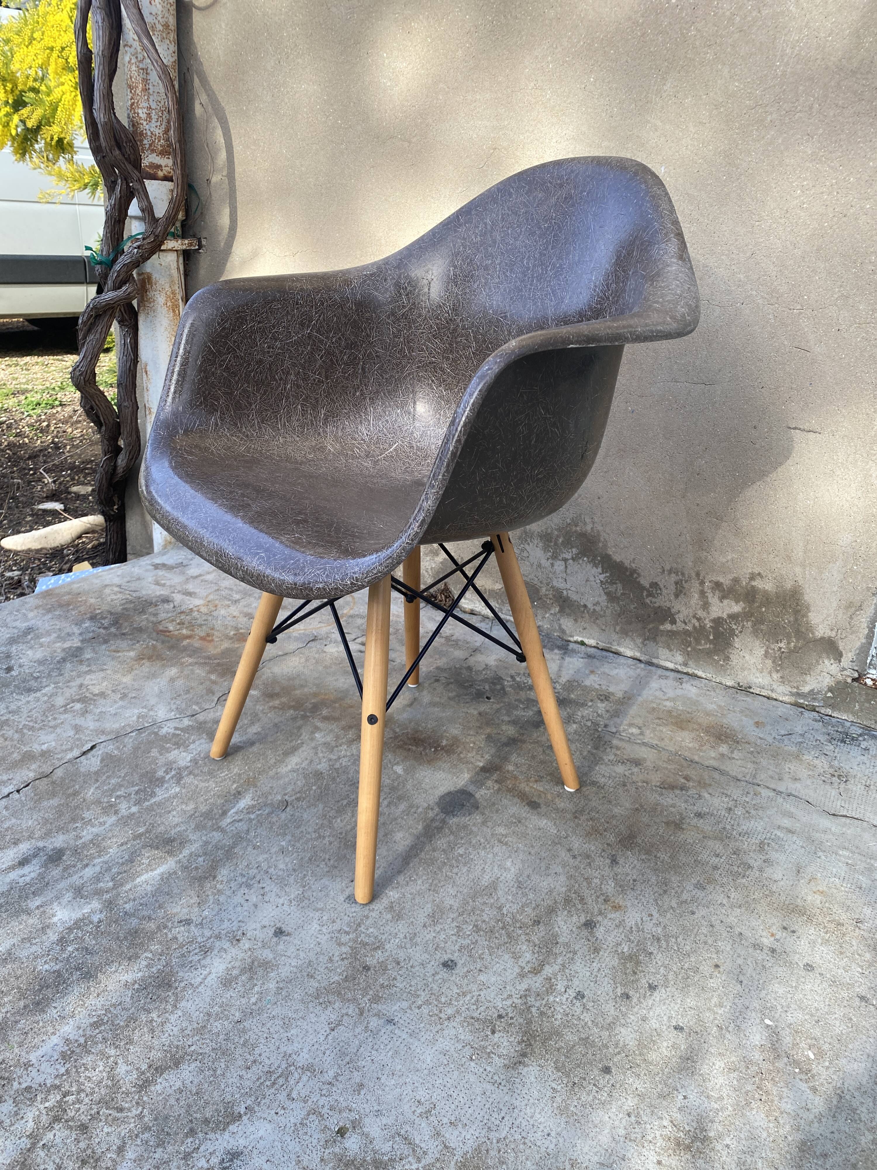Eames DAW Chair