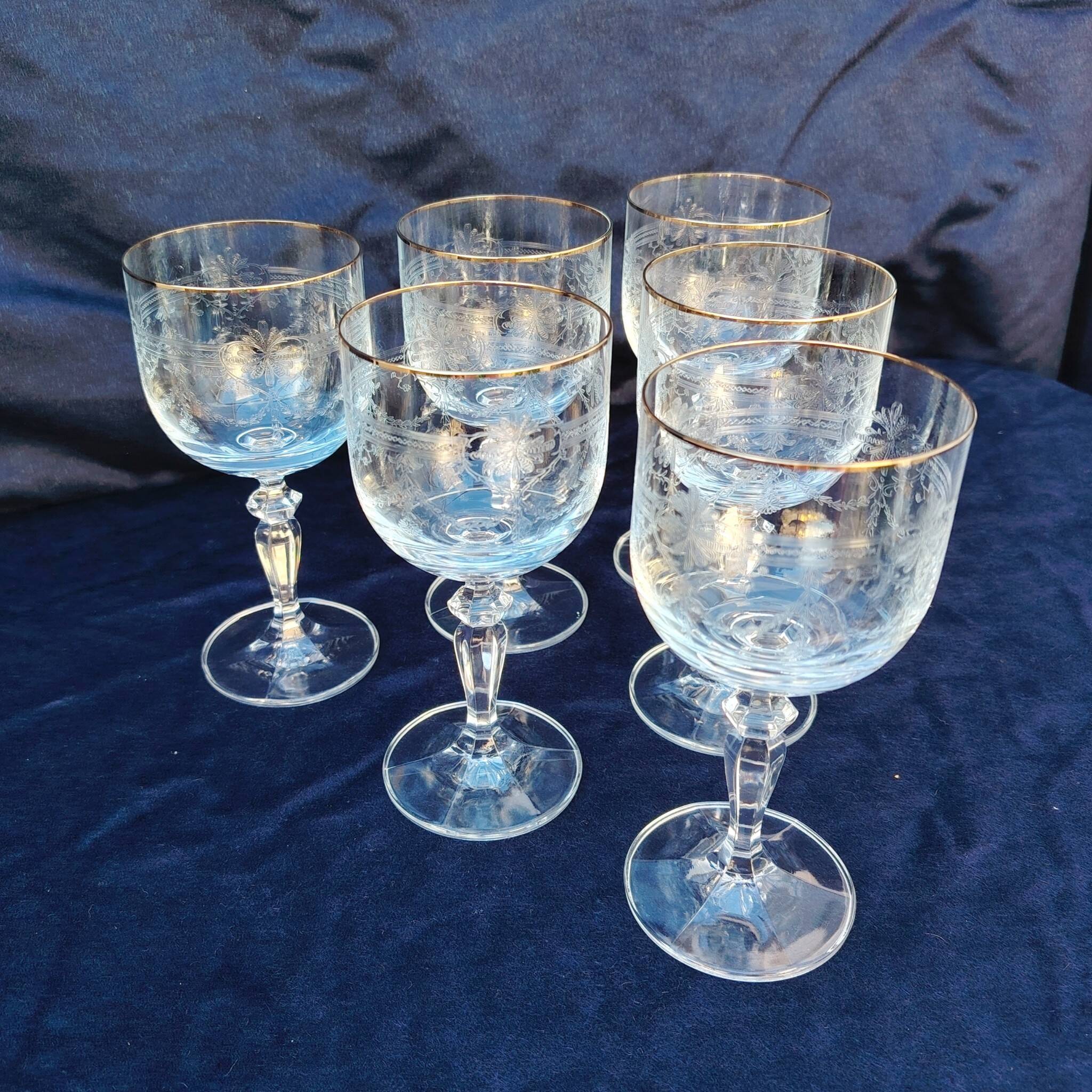 Six verres à eau, cristal ciselé, liseré or, vintage