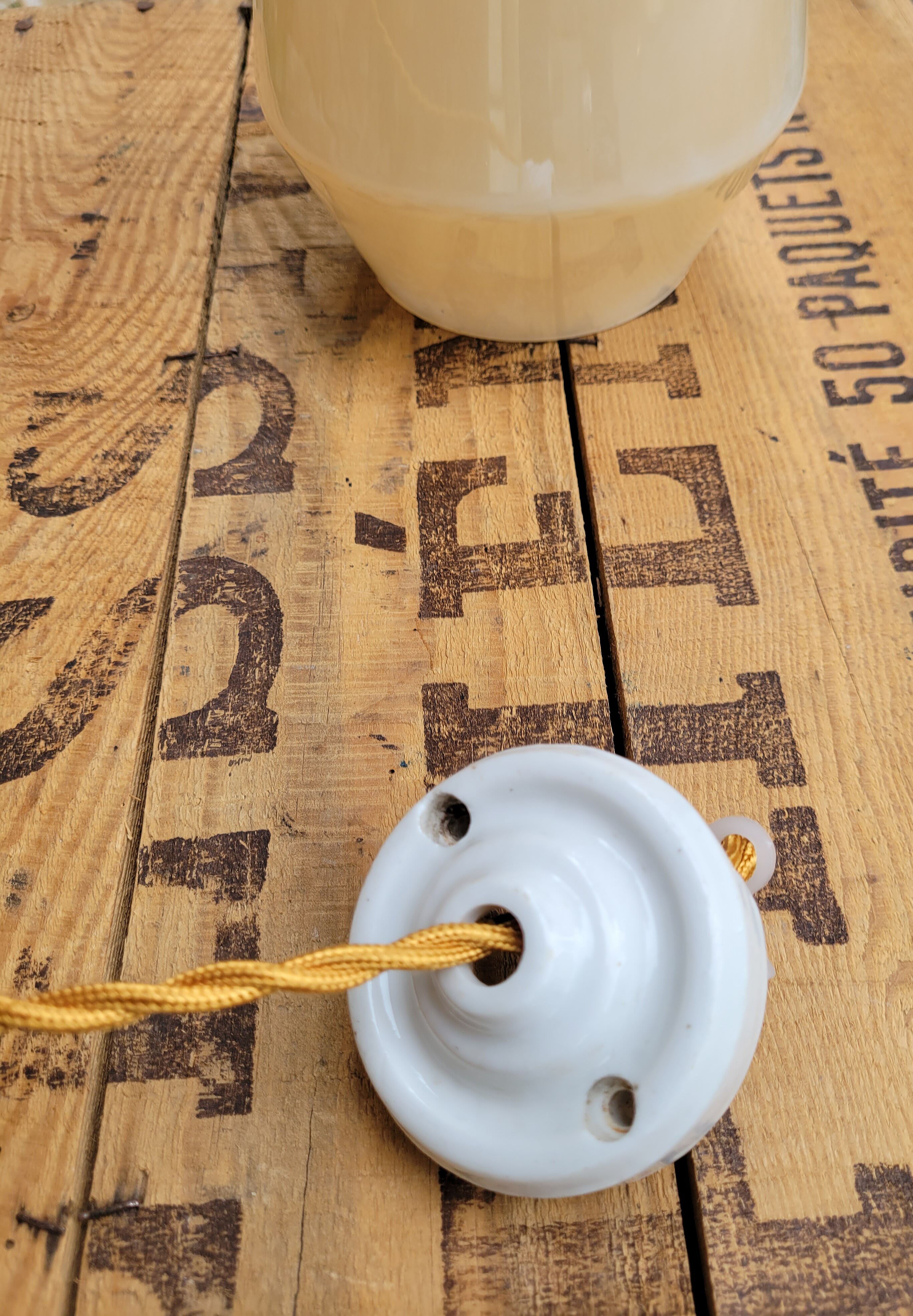 Opaline suspension