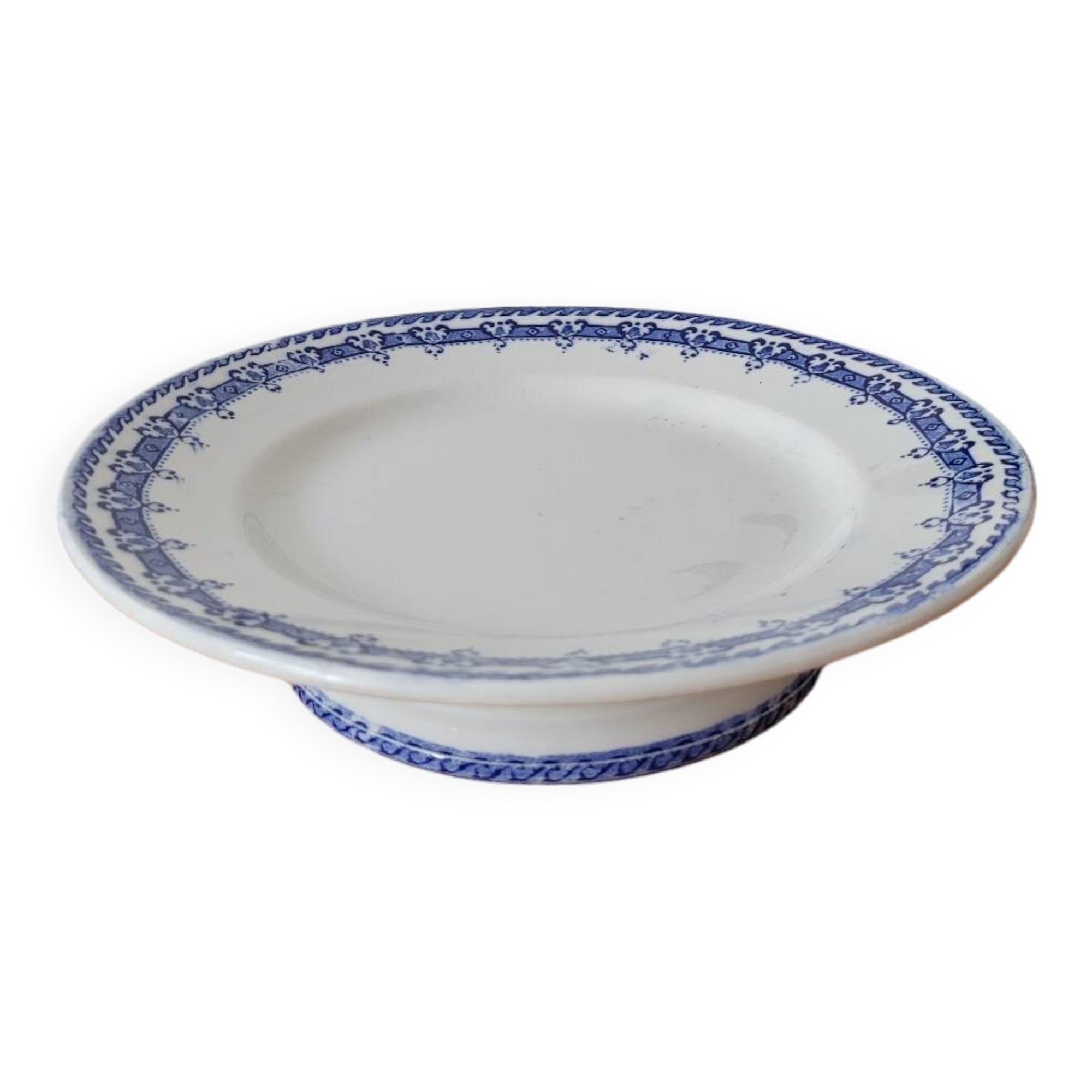 Mikado plate on pedestal from Orchies