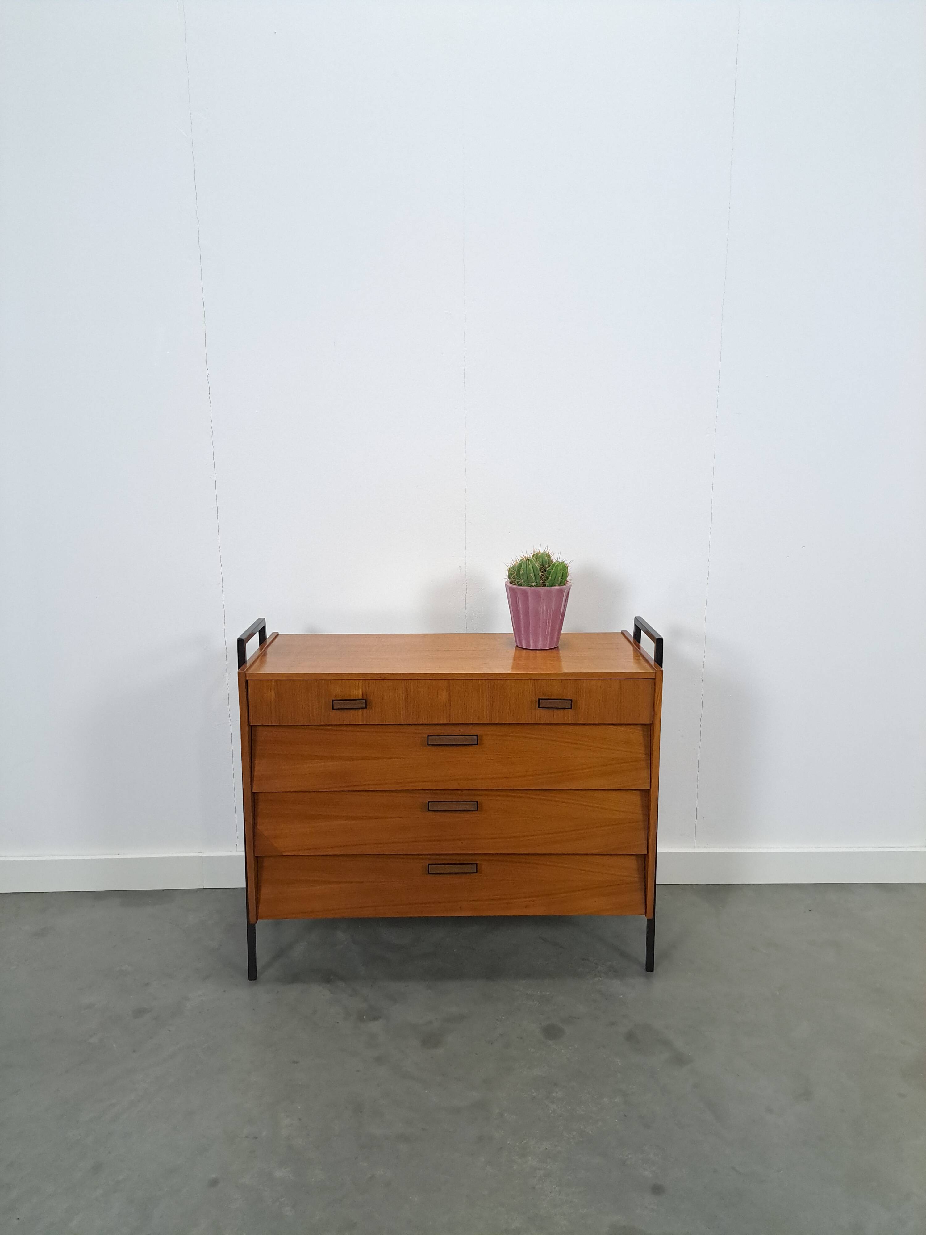 Teak schoenenkast met zwart metalen poten, nr. 2