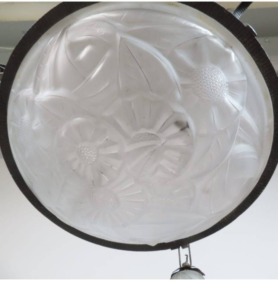 Art Deco chandelier signed Degué – wrought iron and moulded glass