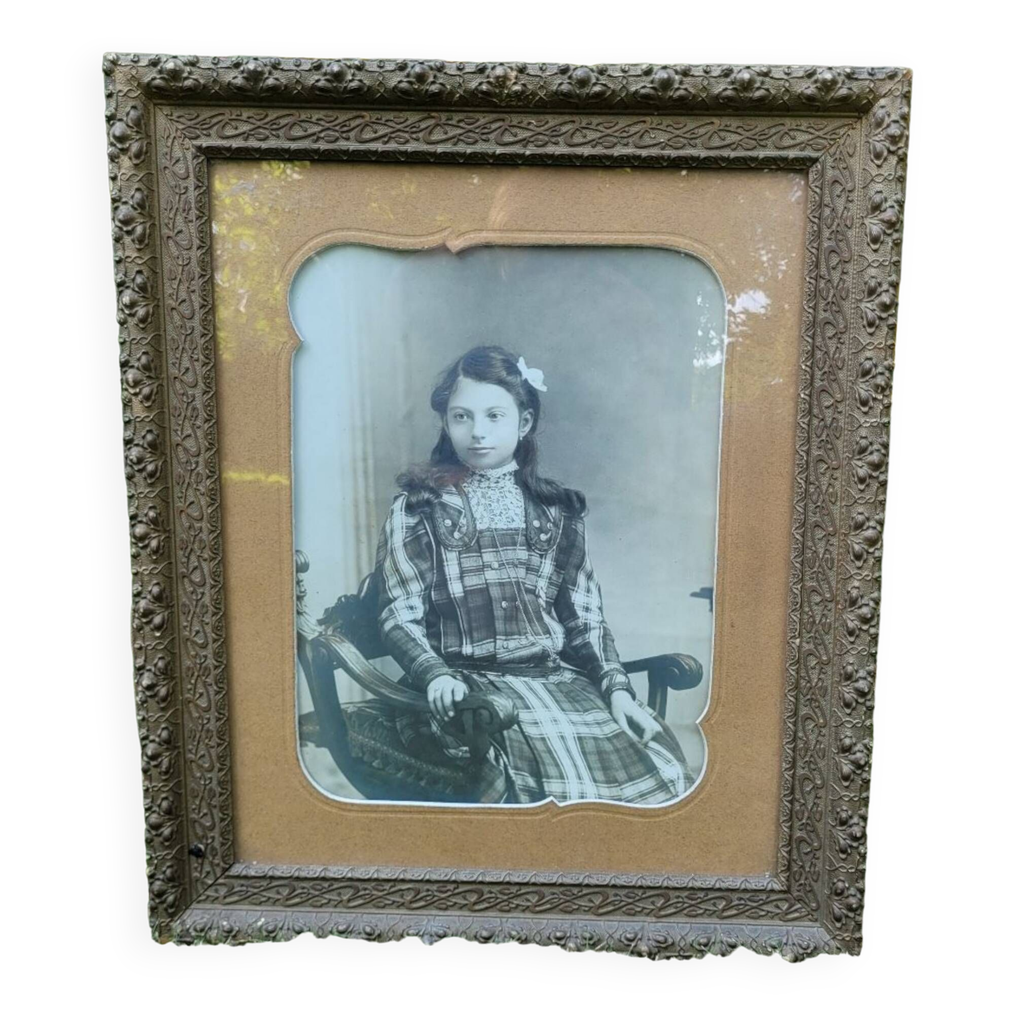 Framed portrait of a young girl.