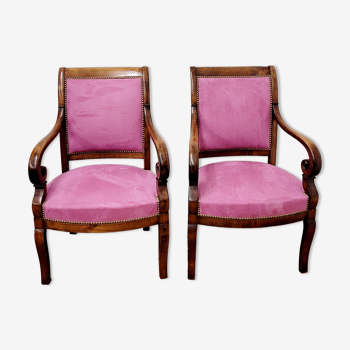 Deux fauteuils à crosse en bois