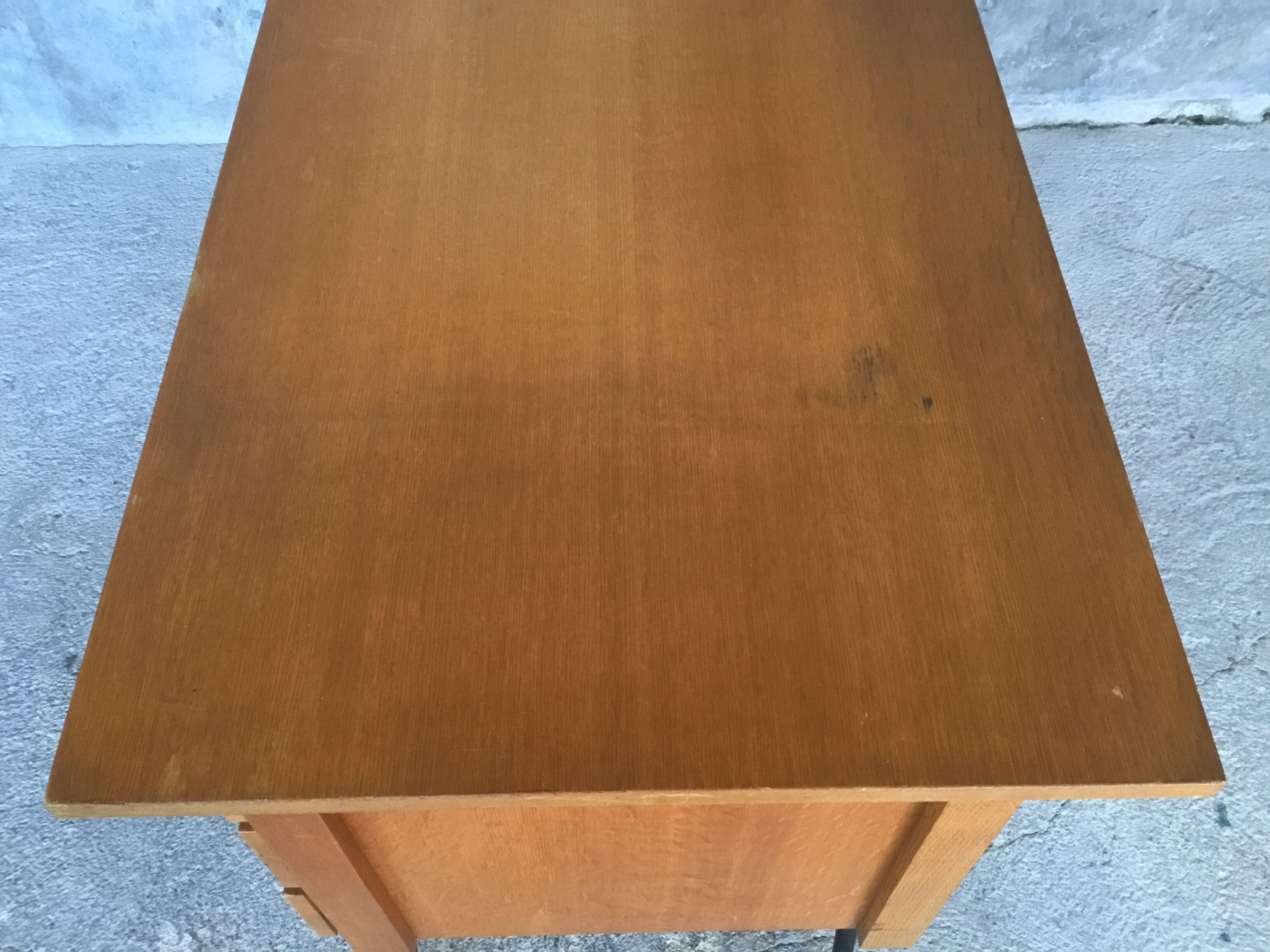 Desk brand spirol