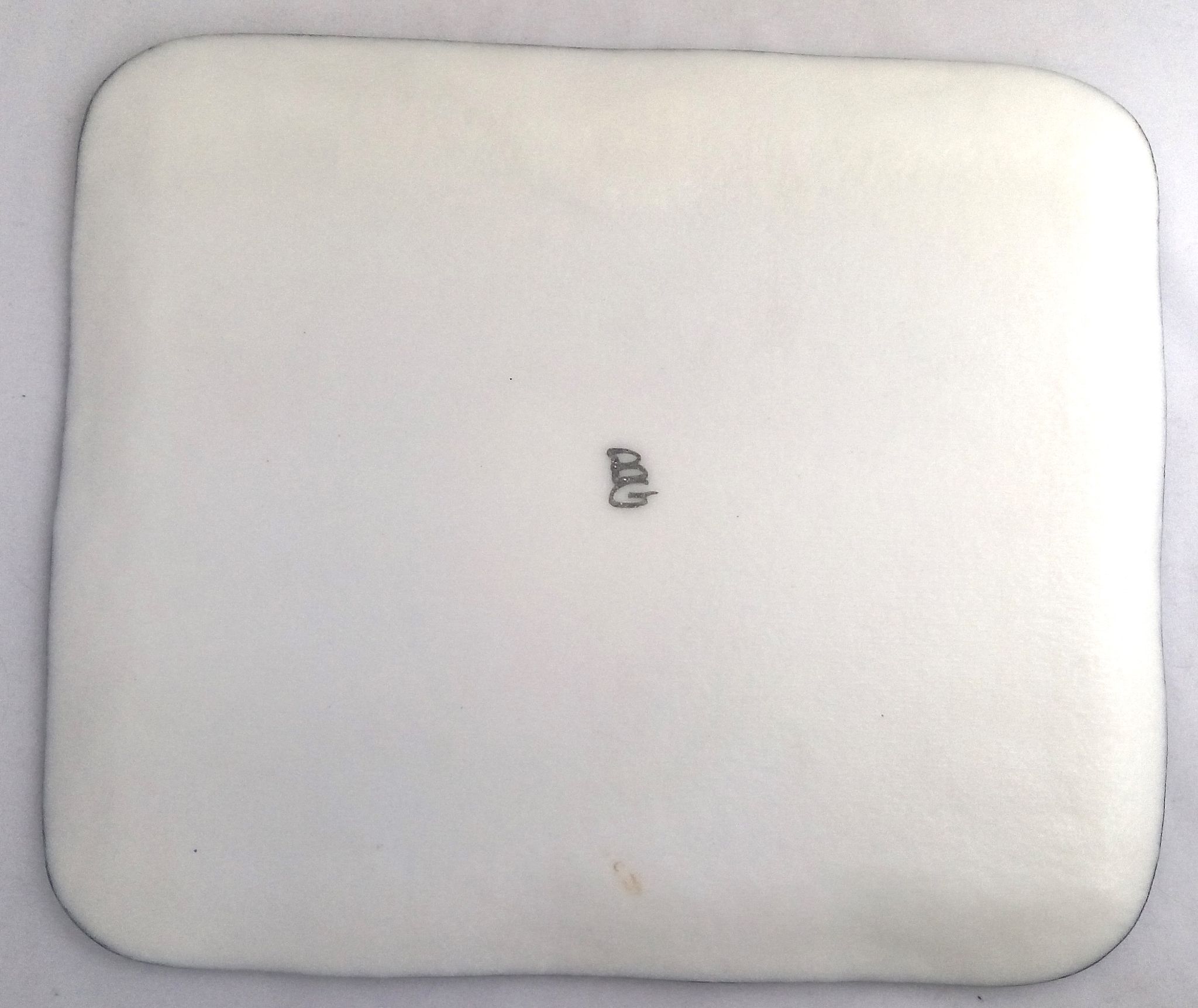 Plat en opaline dure de Bernard Gilbert