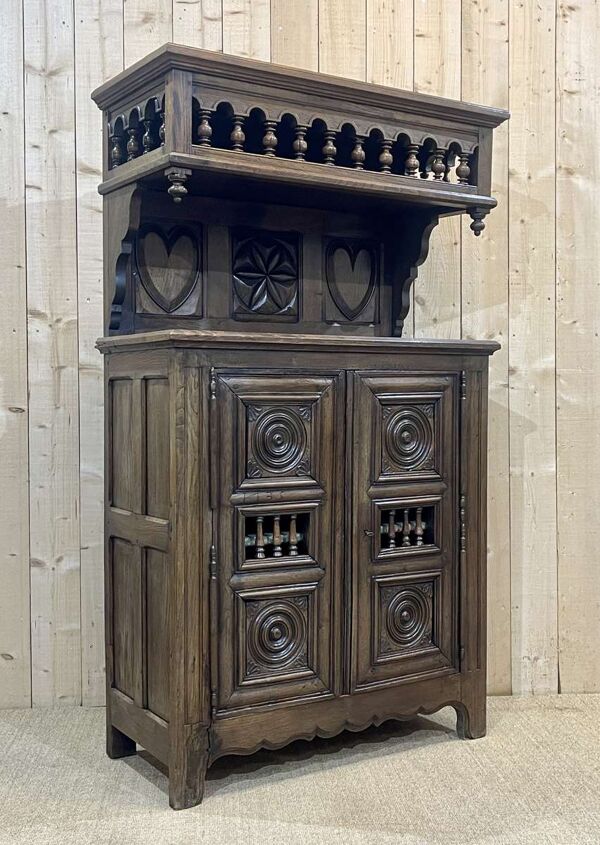 Buffet néo breton des années 1950 en châtaignier