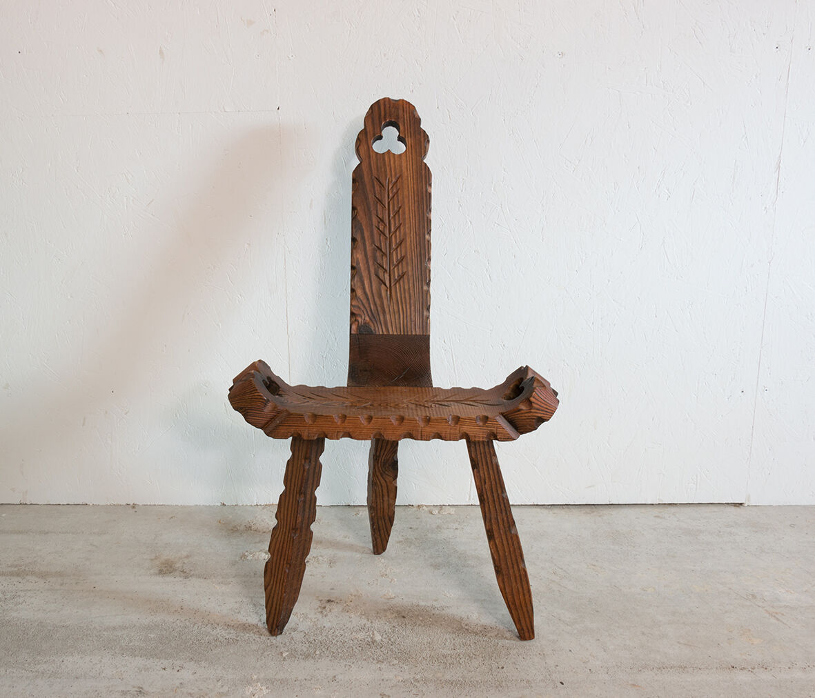 Popular art tripod chair