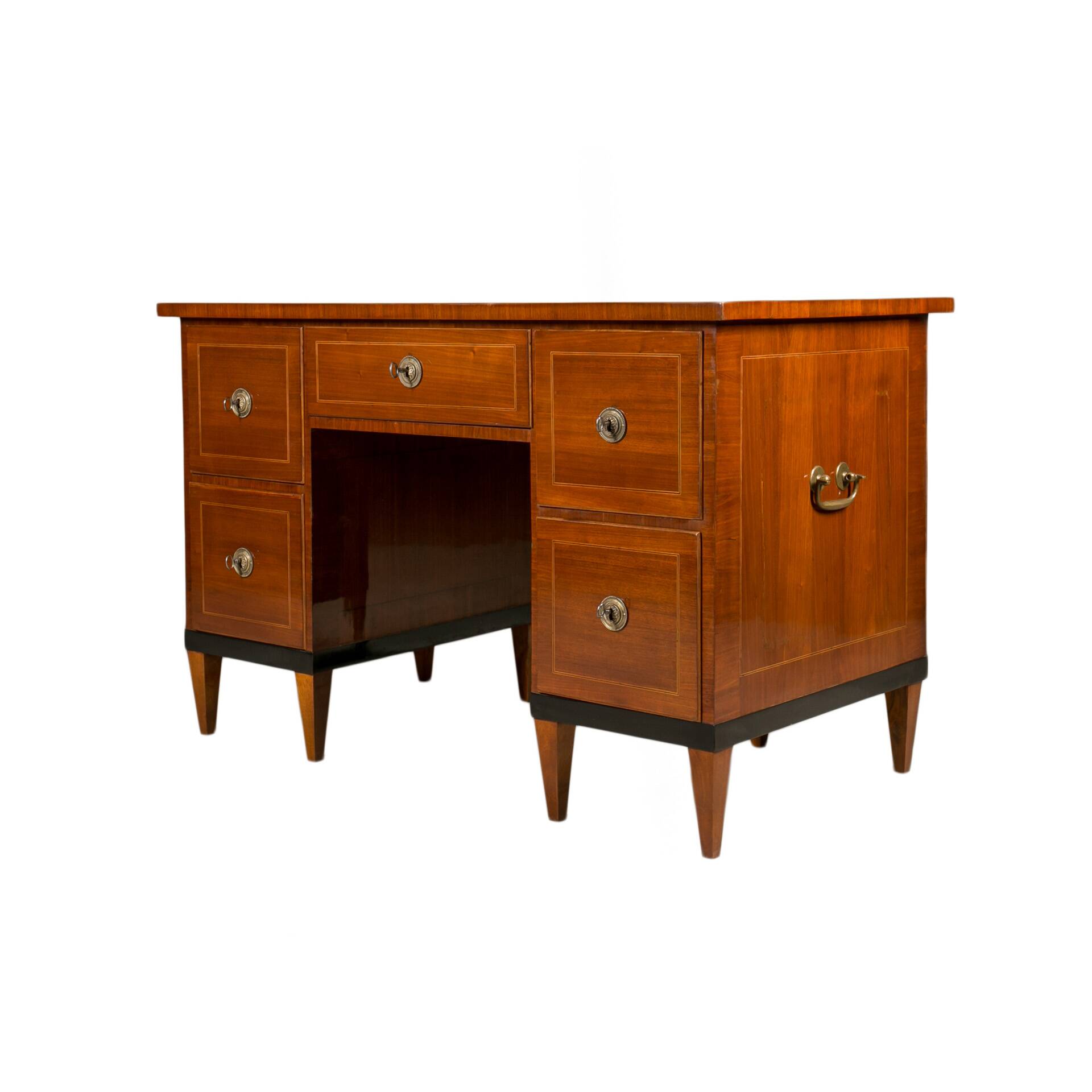 Bureau Biedermeier en placage de noyer, Allemagne, vers 1830