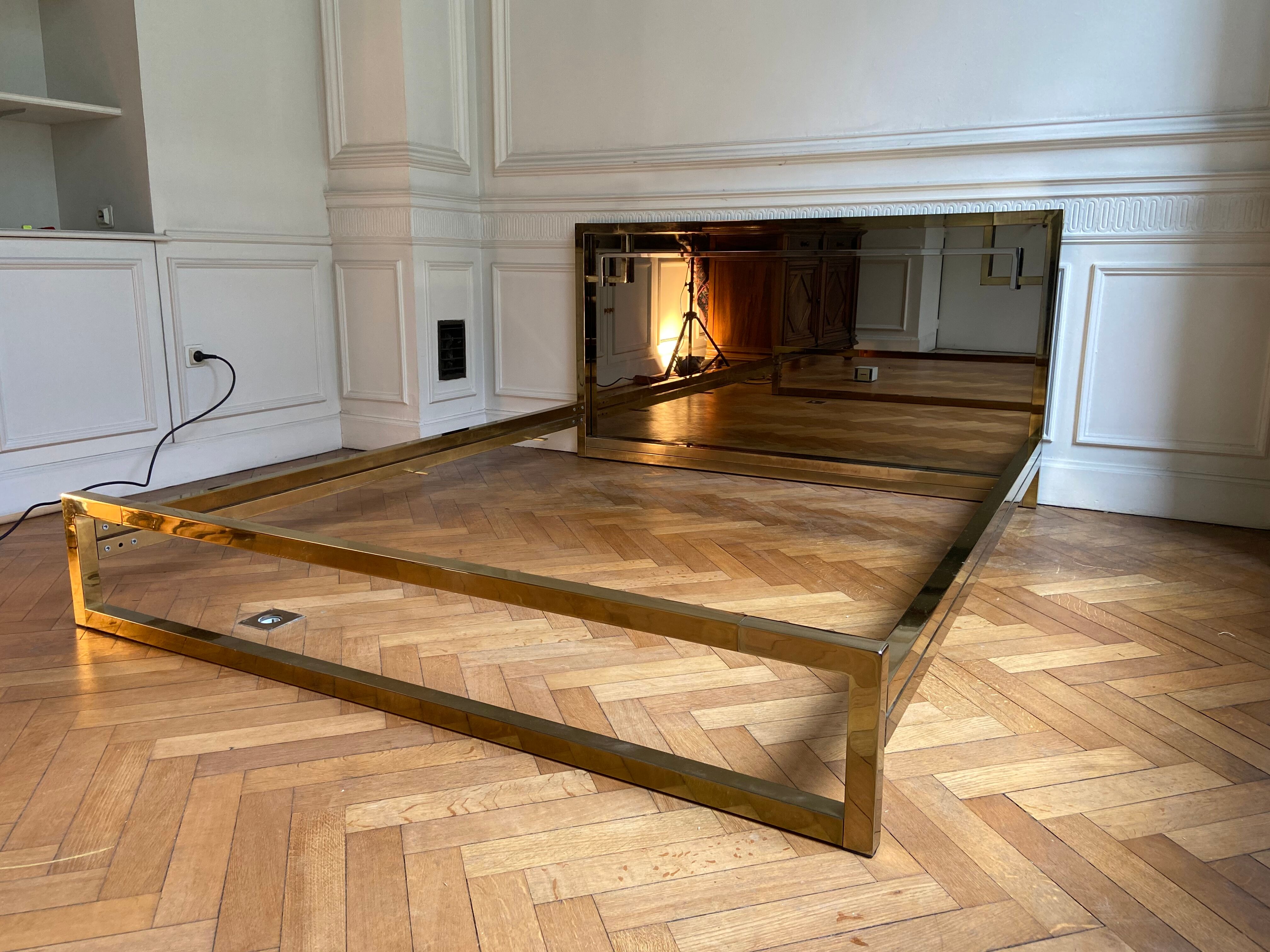 Belgo Chrom bed in gold metal and bronze mirrored headboard, 1970
