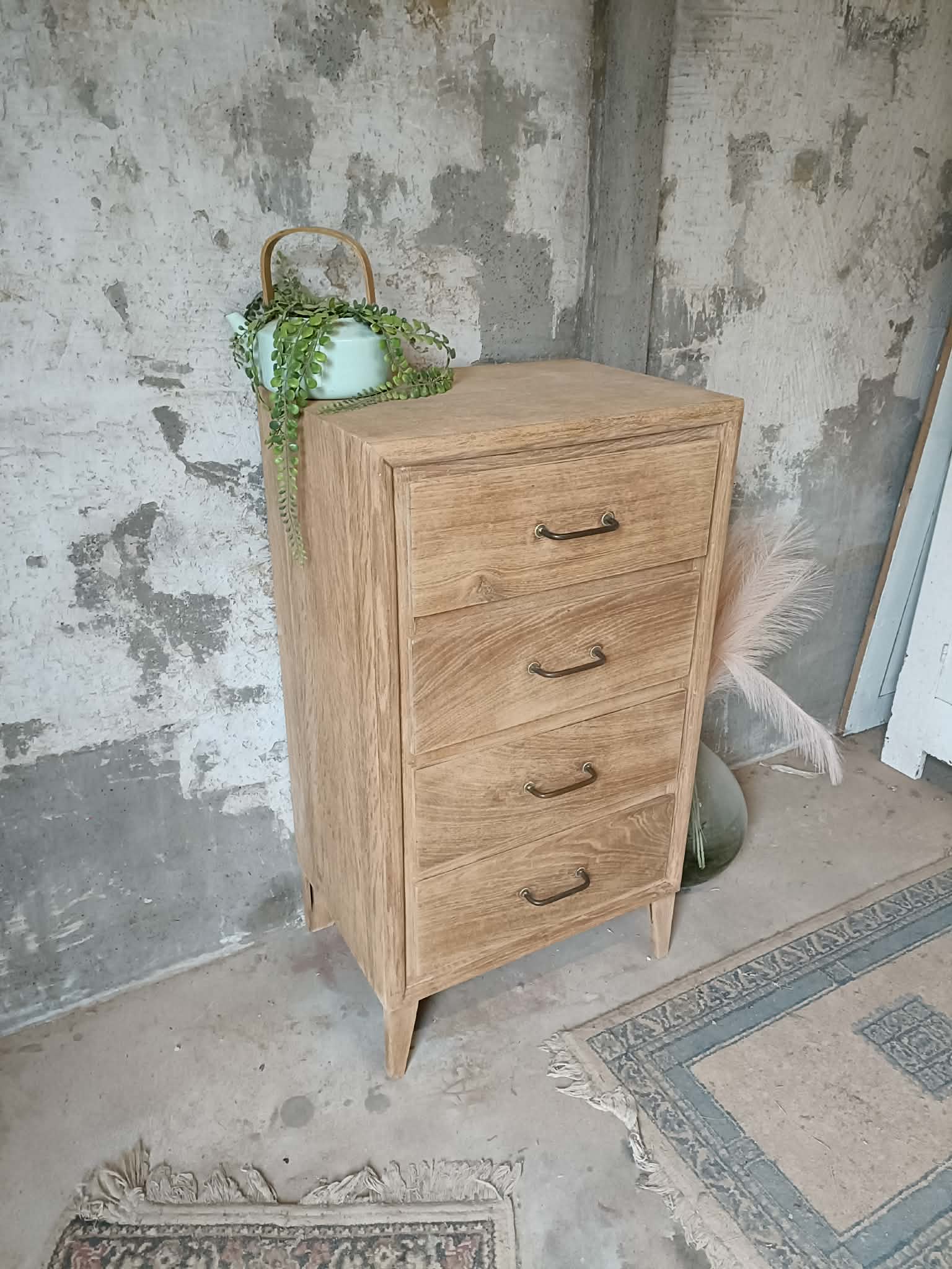 Chest of drawers