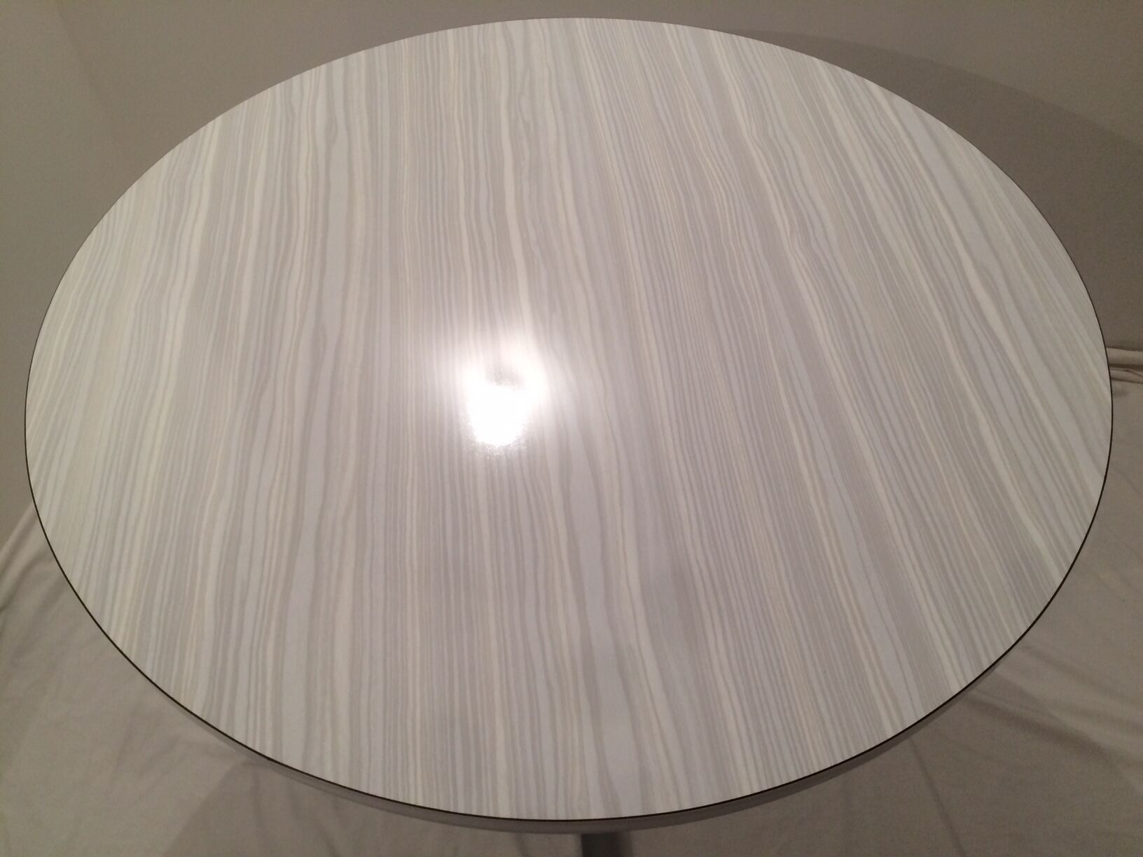 Table in white Formica, 3 chairs and 1 stool in gray leatherette