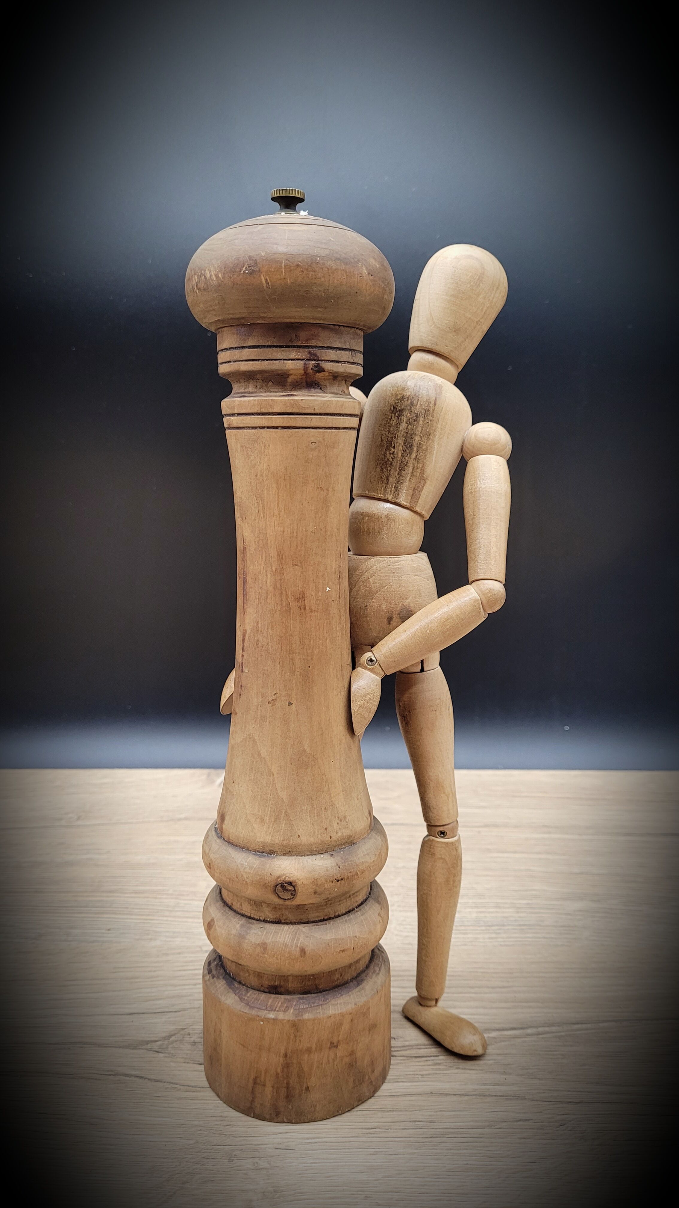 wood pepper mill