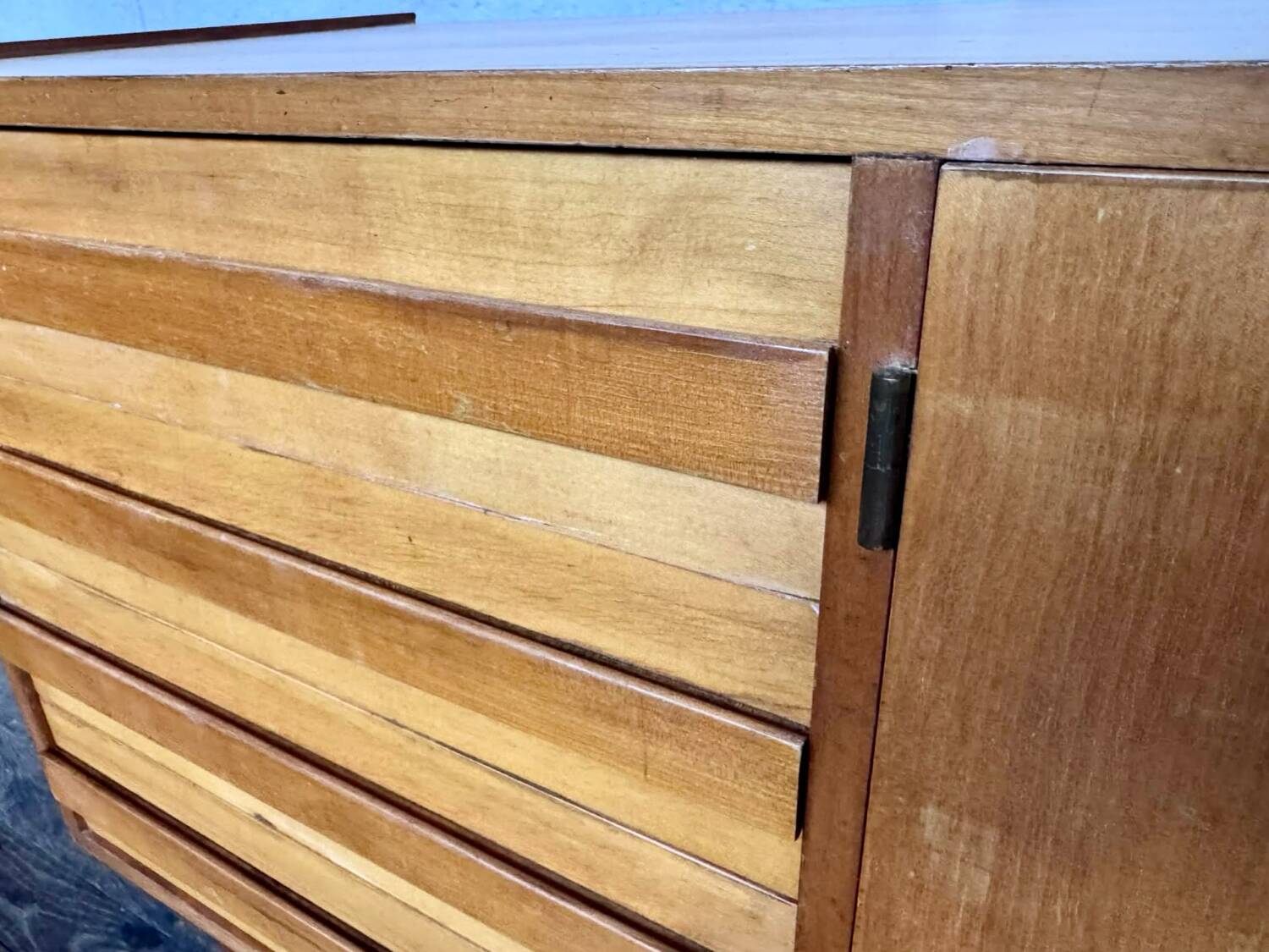 Vintage enfilade from the 1960s, 150 cm long, with 2 doors and 4 drawers.