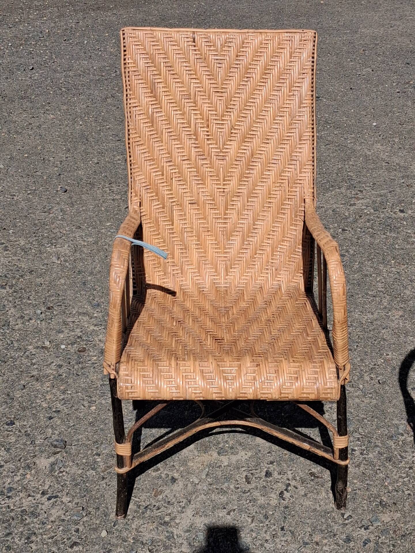 Fauteuil en rotin ancien