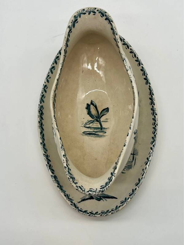 Saucière terre de fer, motifs nénuphars