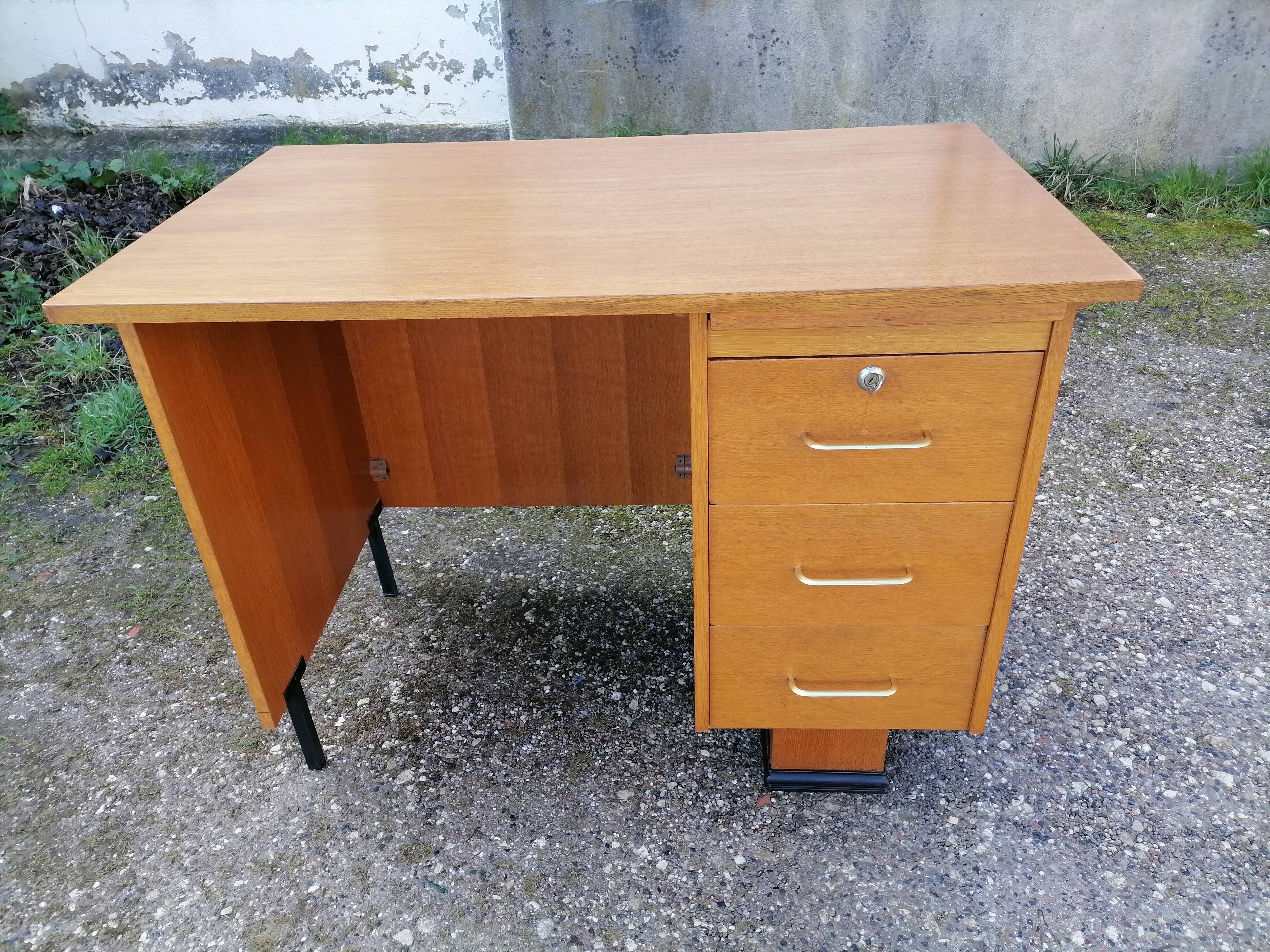 SMALL OFFICE. VINTAGE