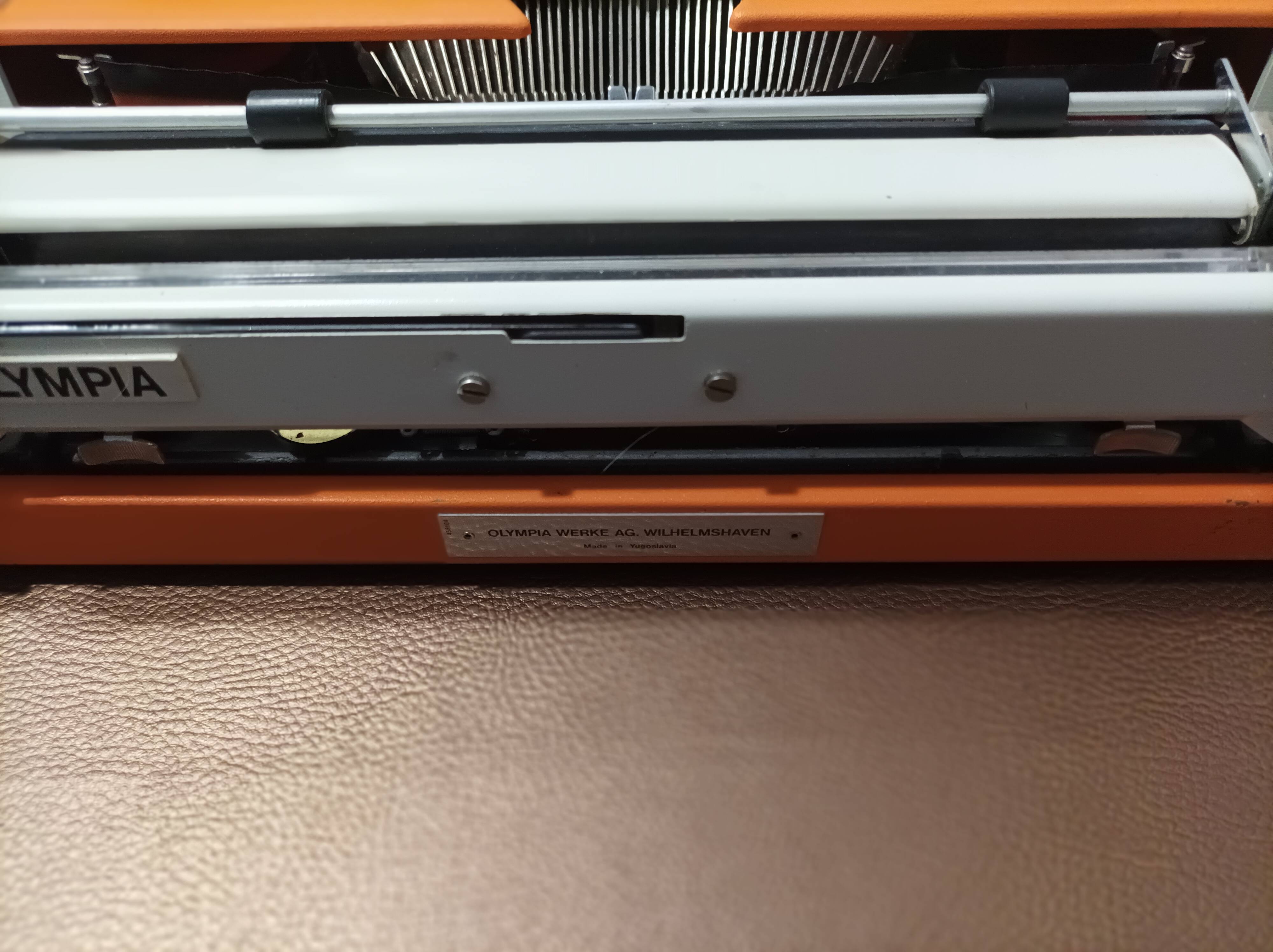 Olympia traveler de luxe orange typewriter serviced and new ribbon