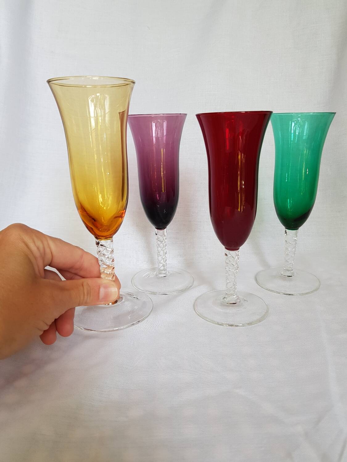 4 flûtes à champagne multicolores