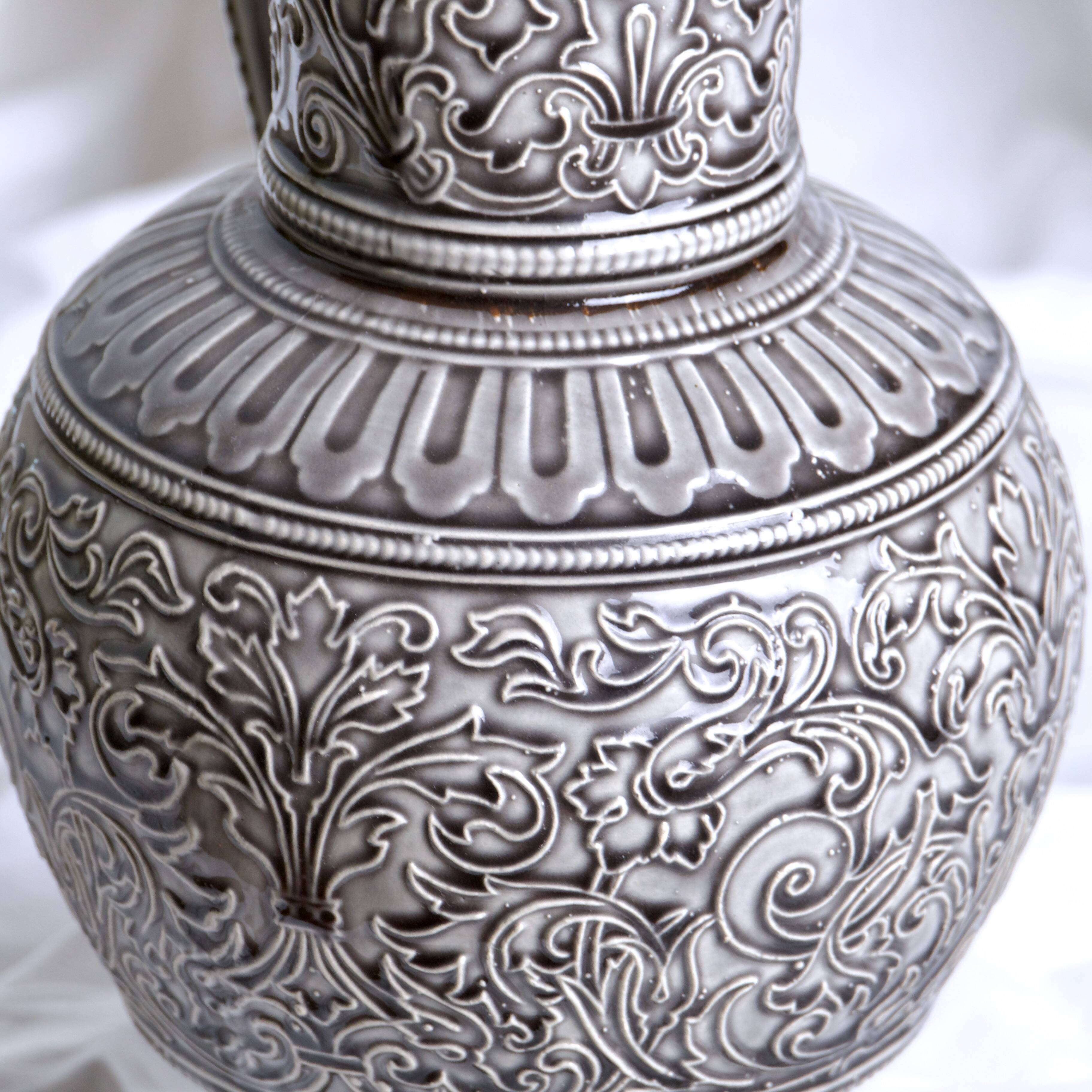 Large 19th century (1840) barbotine carafe / vase with prow head