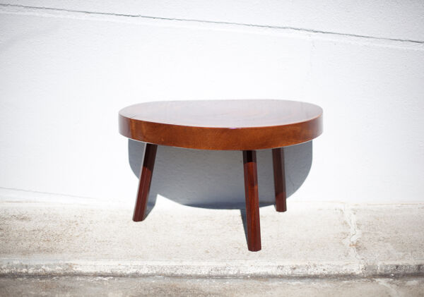 table basse bois, table tripode, table bois épais, table de salon, brutaliste, design, meuble