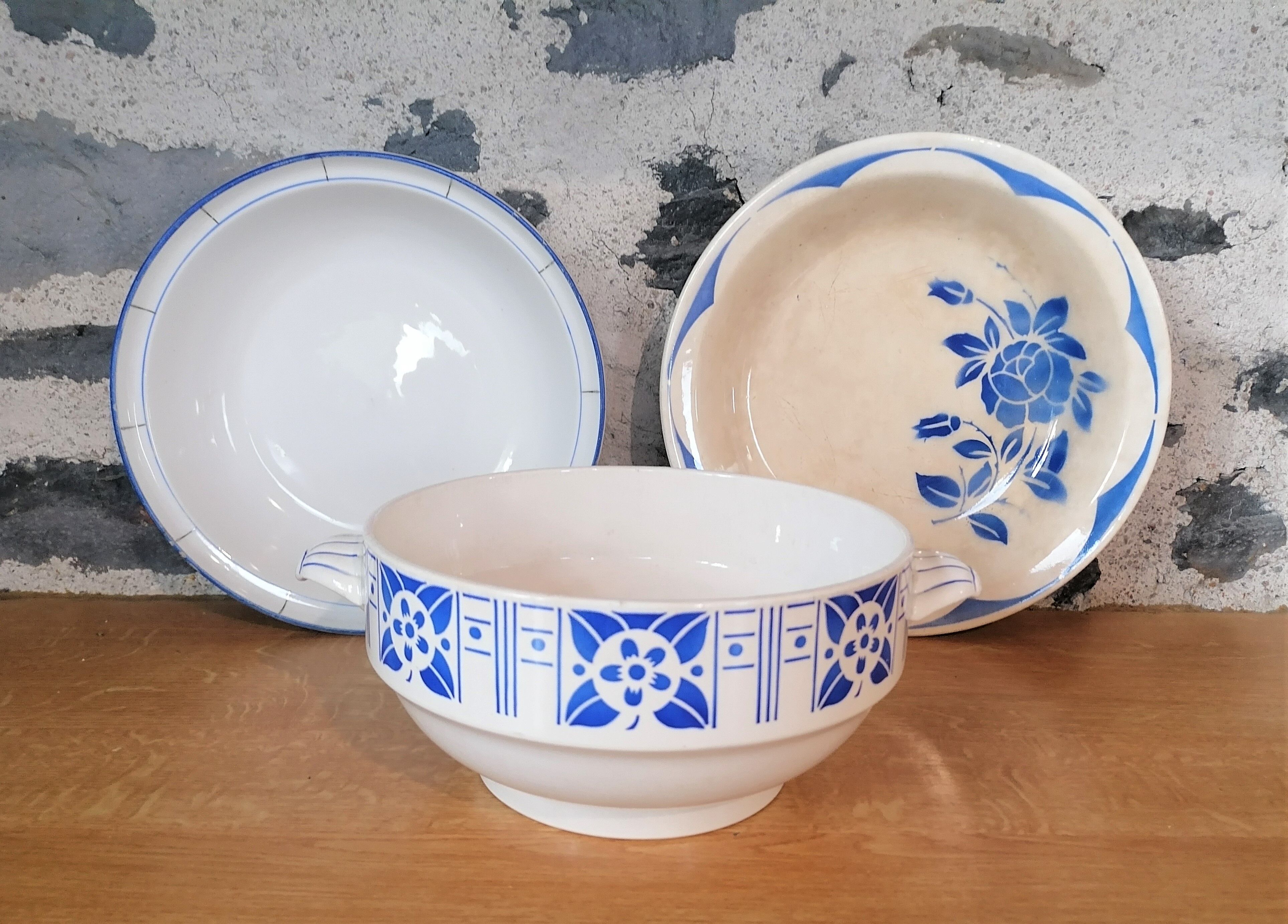 Salad bowl decorated stylized flowers "Saint Aubin" Digoin Sarreguemines