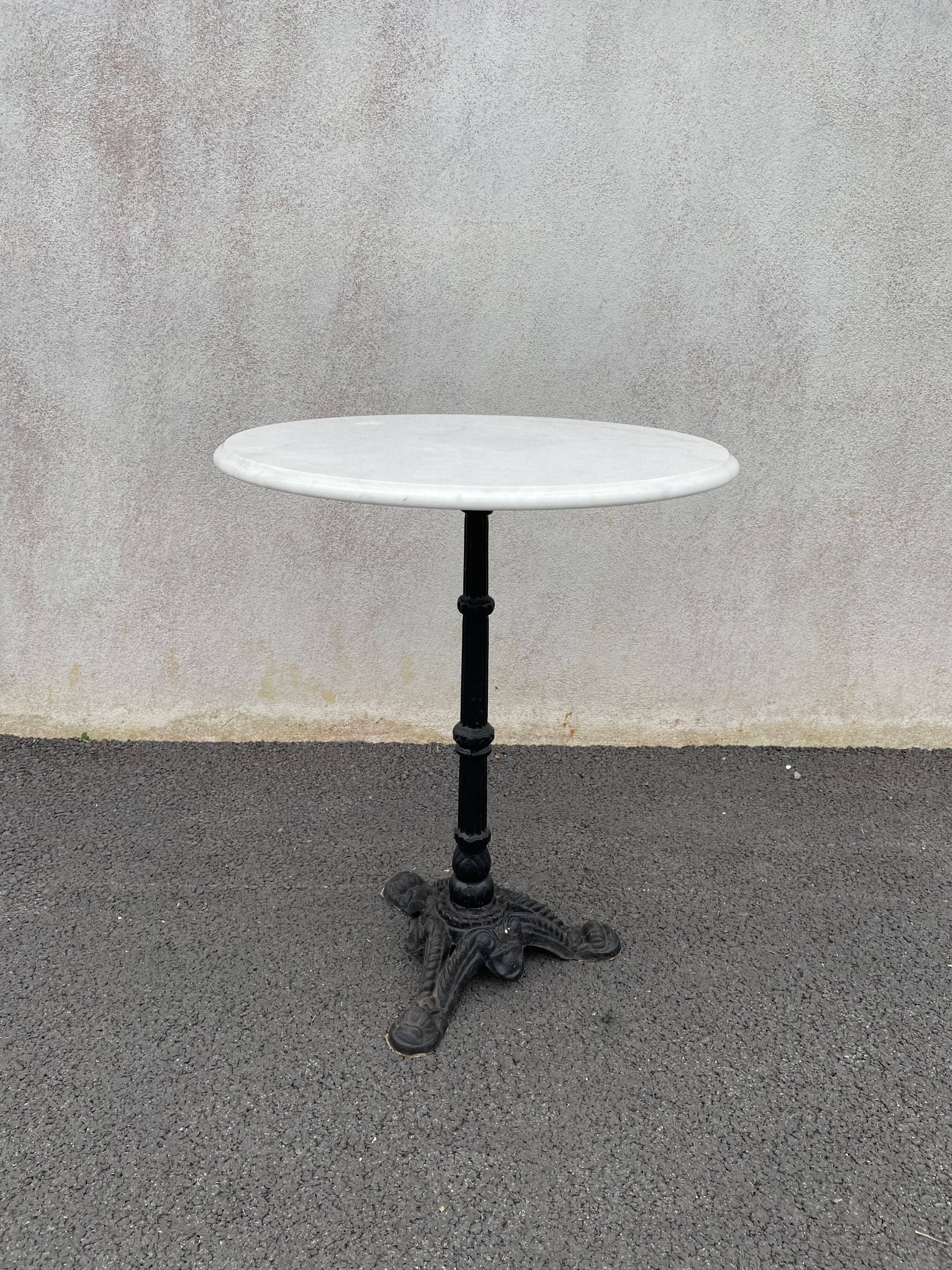 Round bistro table in white marble