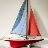 Navigable basin sailboat of the French brand Giraud Sauveur. F39 series, model "Shark 3".