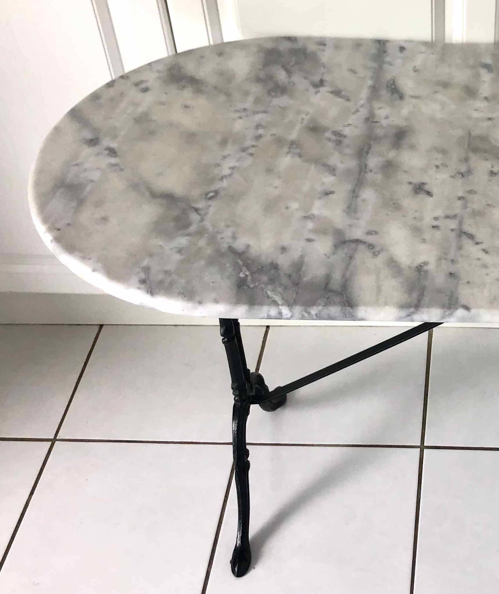 Table bistrot ovale marbre et fonte