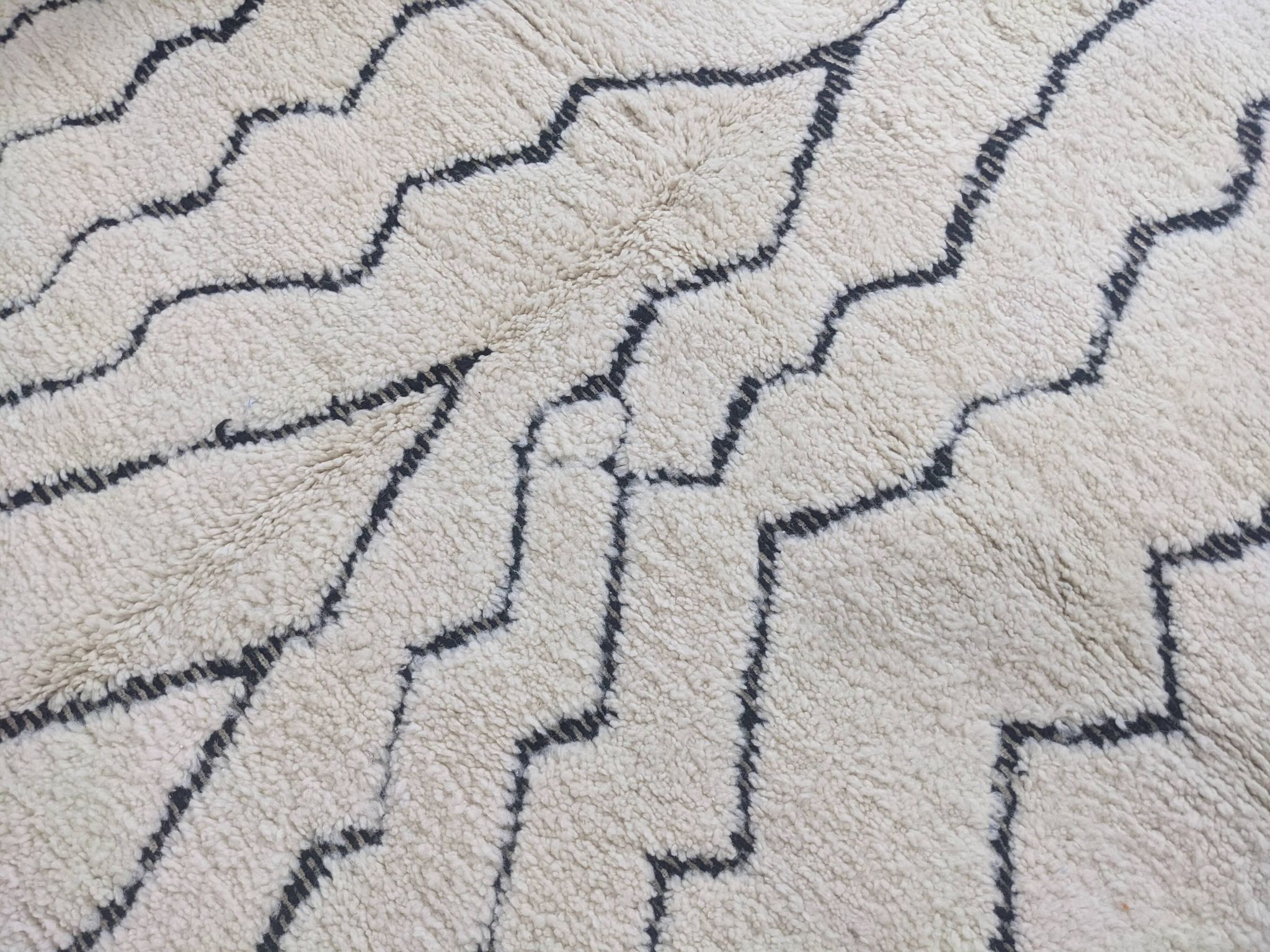 Large Beni Ouarain rug, 285 x 205 cm