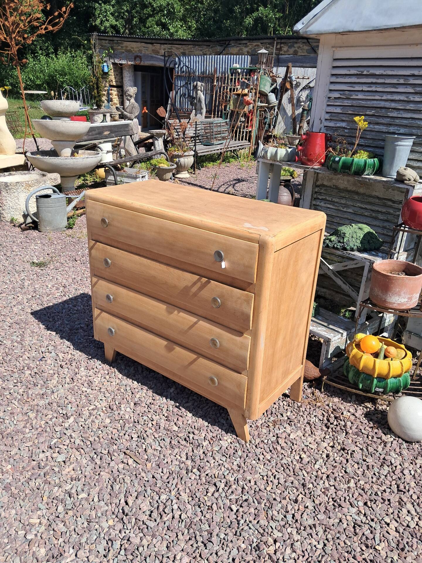 Chest of drawers