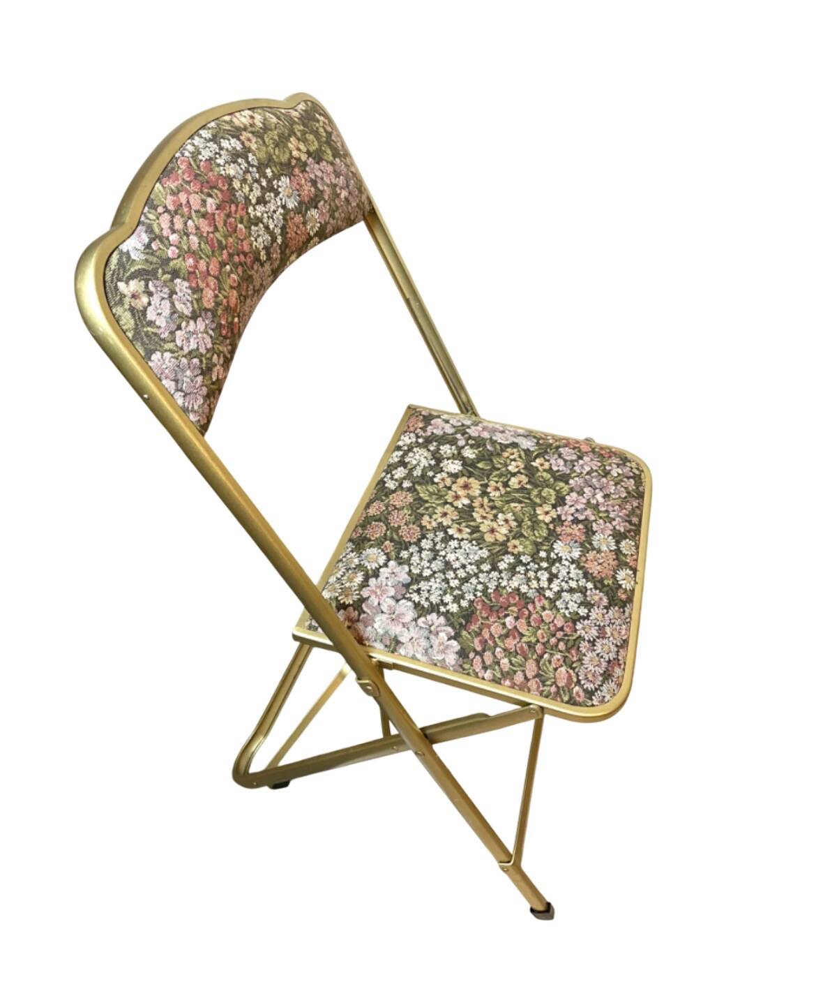 Folding chairs with floral pattern