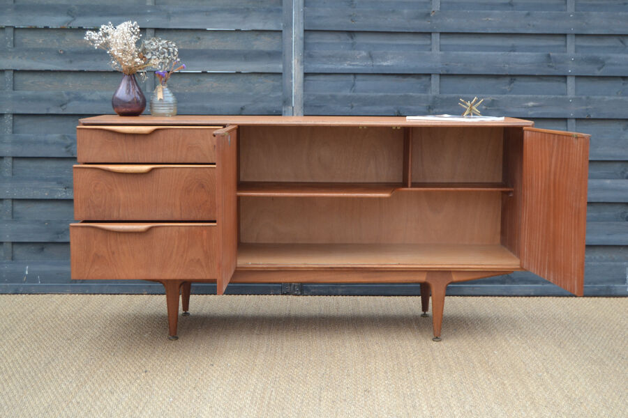 Scottish enfilade by McIntosh * 152 cm