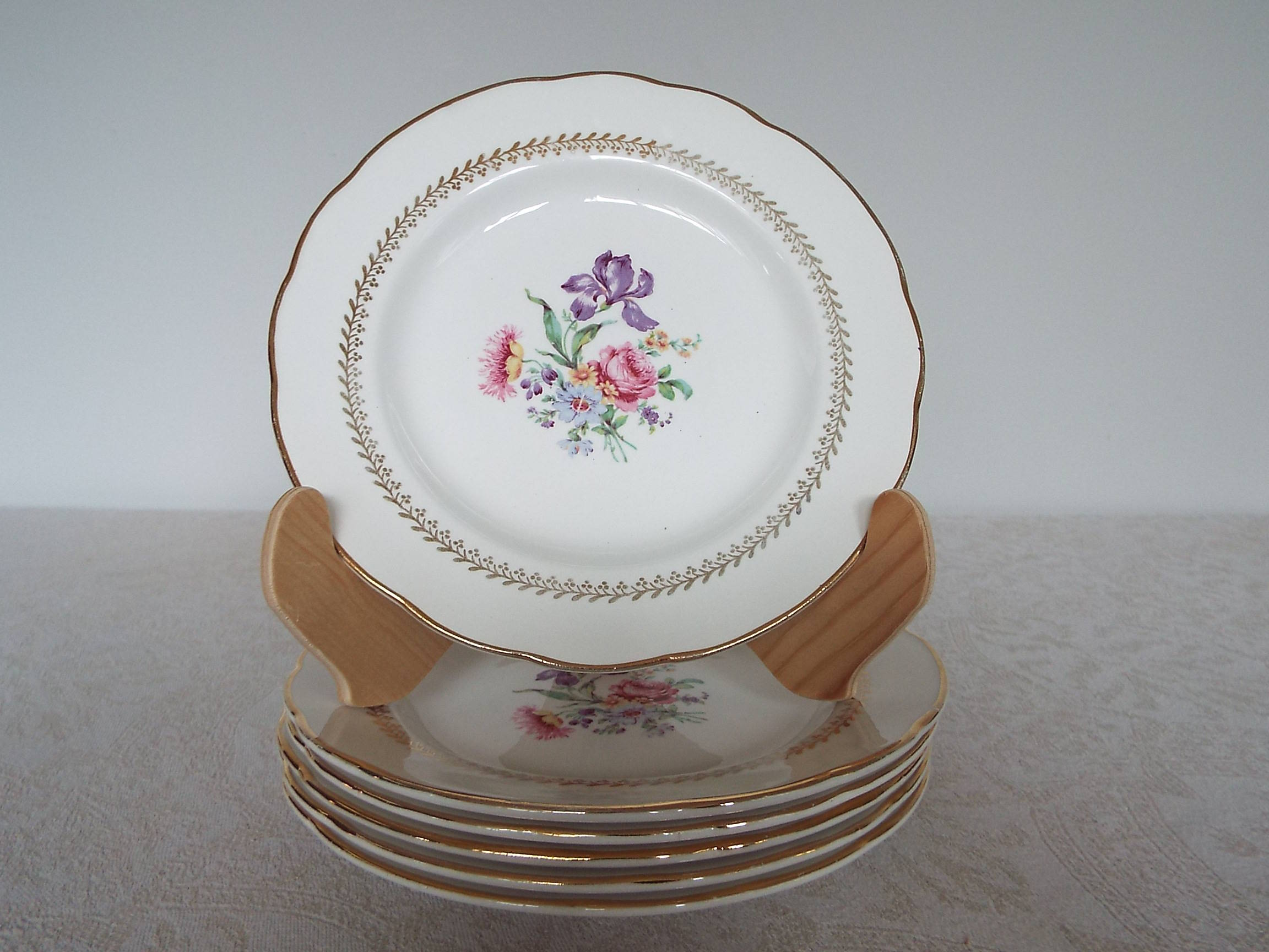 6 flowery dessert plates