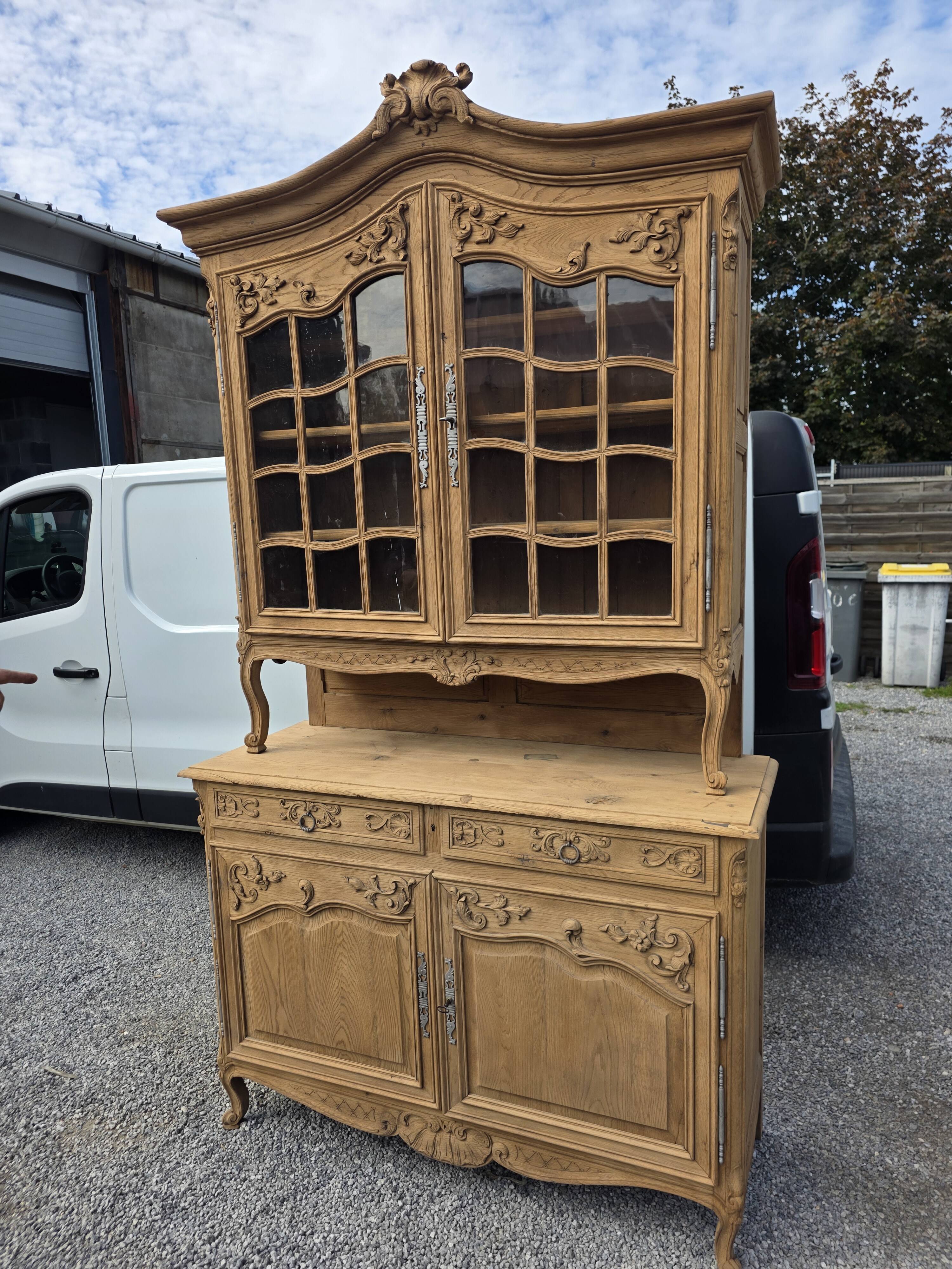 Buffet deux corps style Louis XV en chêne du XIXè