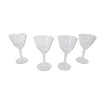 Lot 4 glasses with chiseled crystal water Height 15.8 cm Diameter edge sup. 8.8 cm