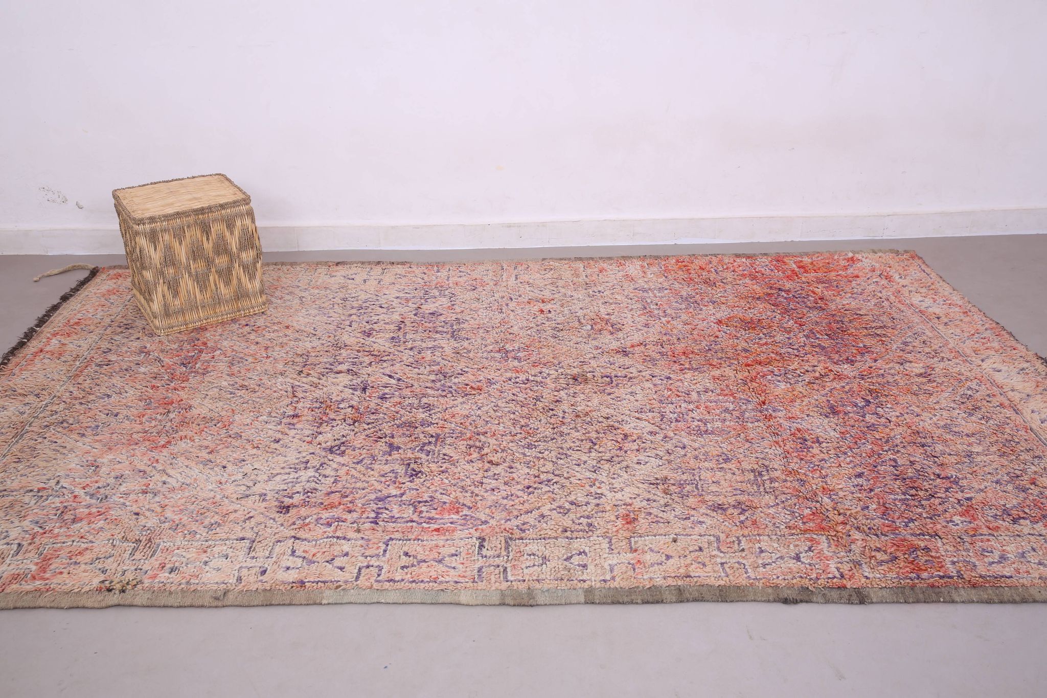 Pink Vintage Moroccan Rug 197 x 320 cm, Berber Wool Rug, Handmade Boho Rug