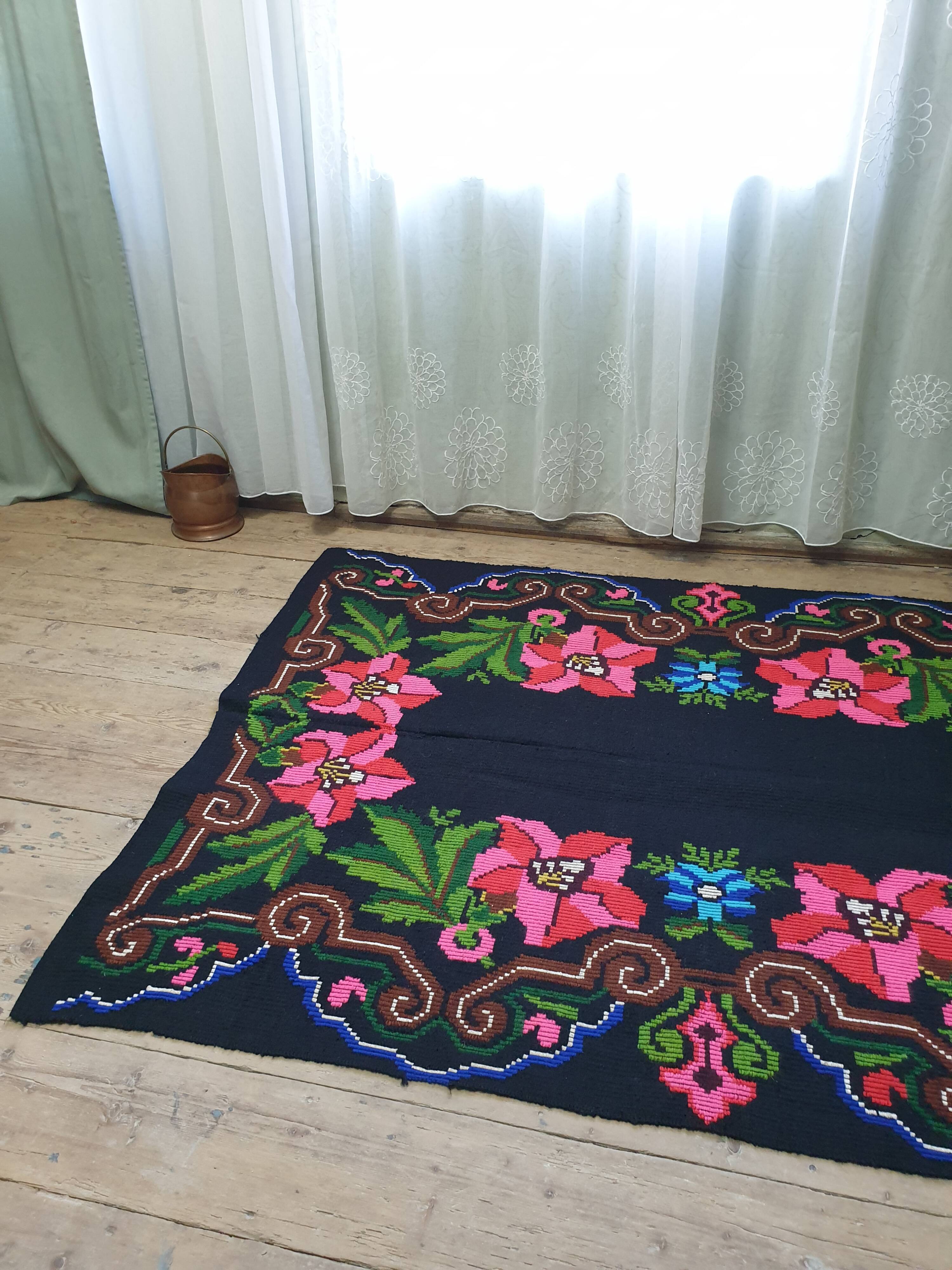 Romanian vintage carpet, throw with delicate flowers