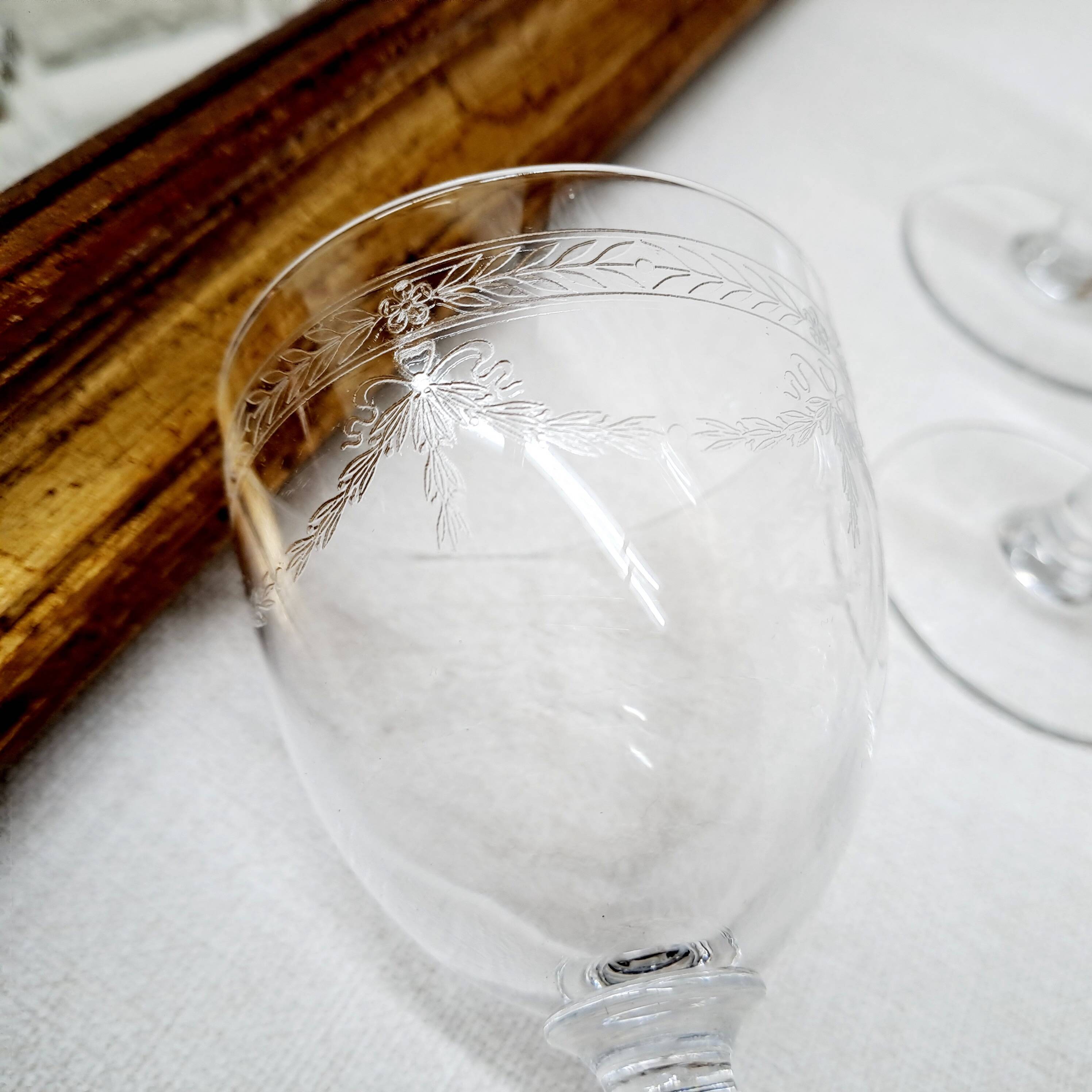 Set of 8 chiseled crystal digestive glasses