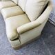 Canapé crapaud vintage en velours beige doré