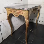 Table en bois doré style Louis XV du XIXe 