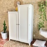 Asymmetrical cabinet