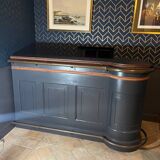Bar, comptoir en bois peint