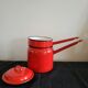 Bouilloire rouge en email vintage